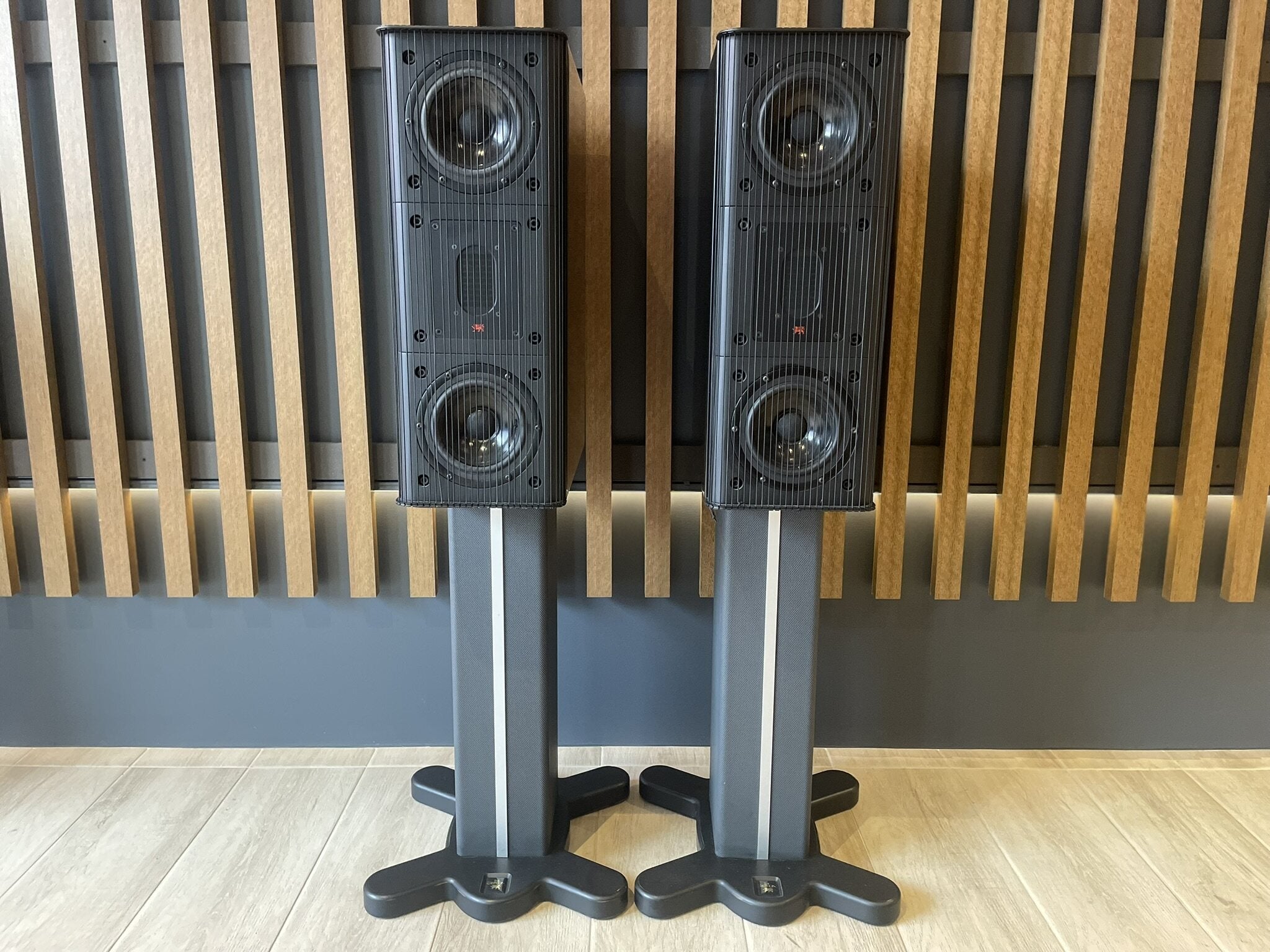 Gryphon Mojo Bookshelf Speakers with Stands - Consignment