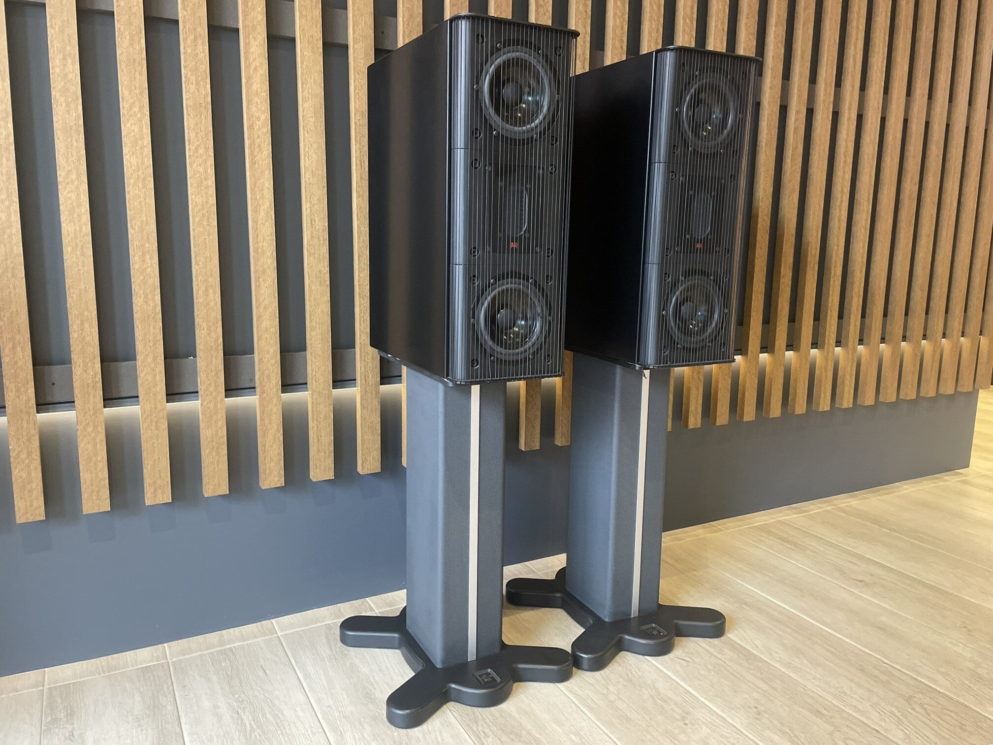 Gryphon Mojo Bookshelf Speakers with Stands - Consignment