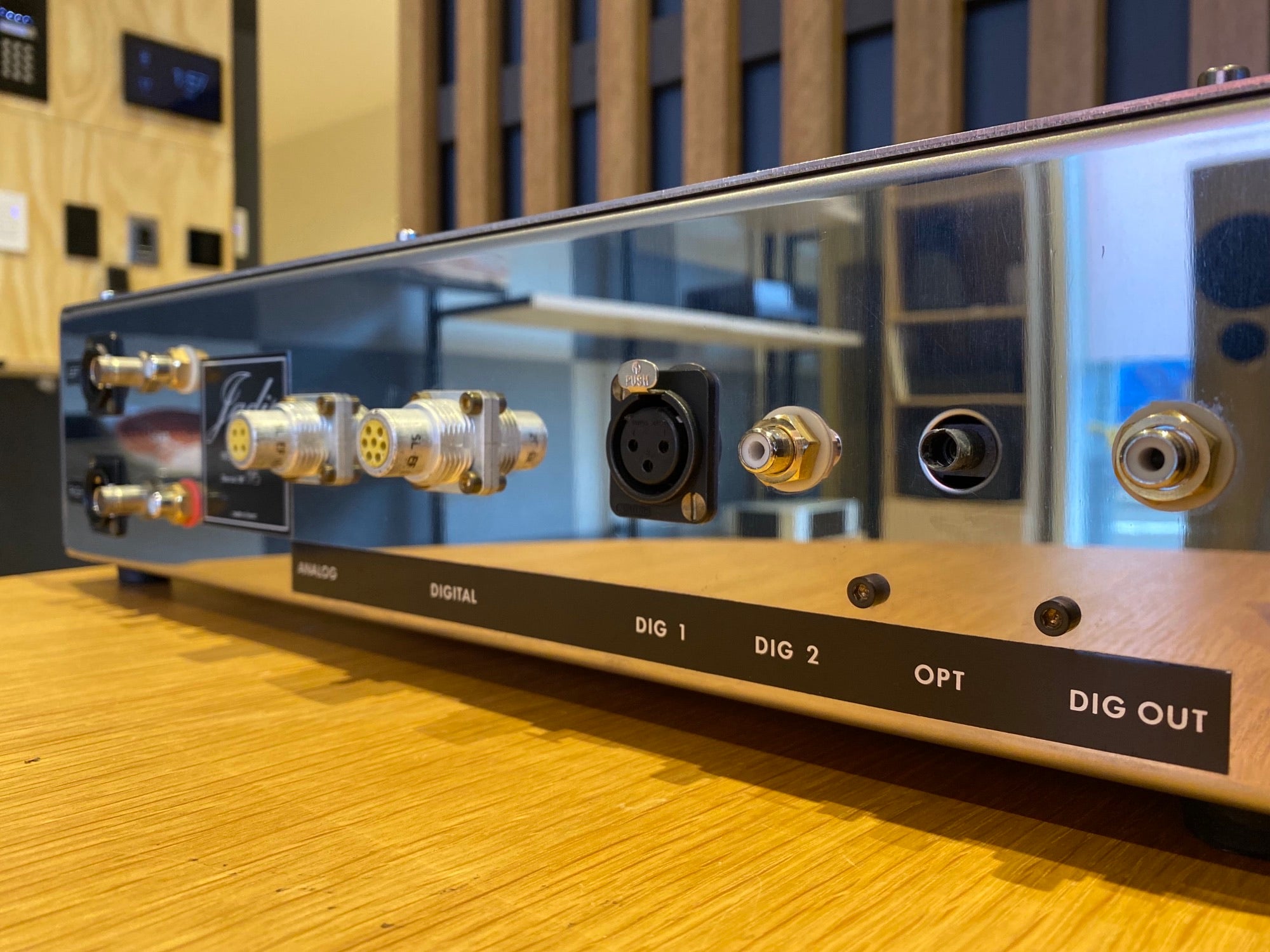 Jadis JS1 (MK1) DAC with Power Supply - As Traded