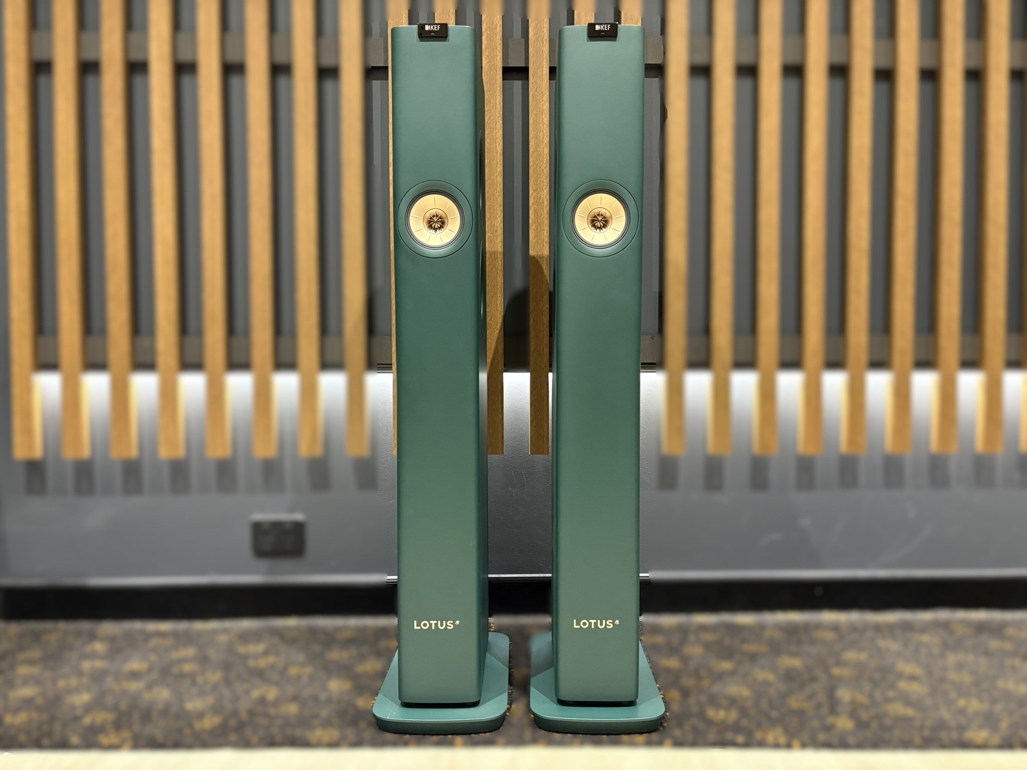 KEF LS60 Wireless Floorstanding Speakers Lotus Edition - As Traded