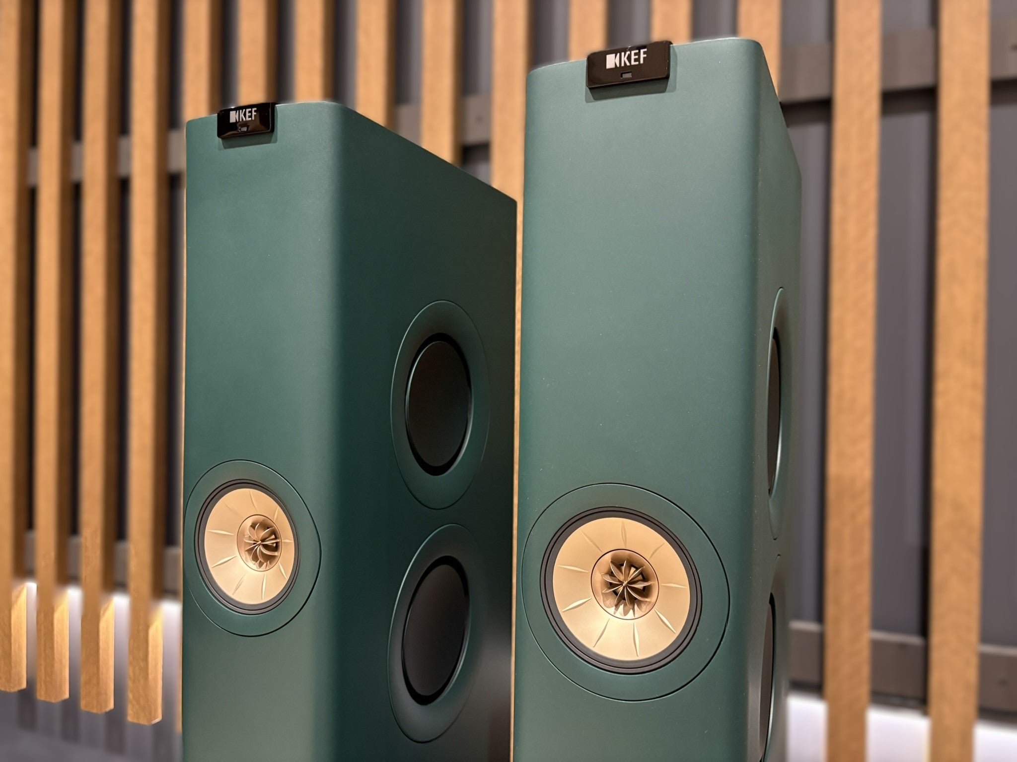 KEF LS60 Wireless Floorstanding Speakers Lotus Edition - As Traded