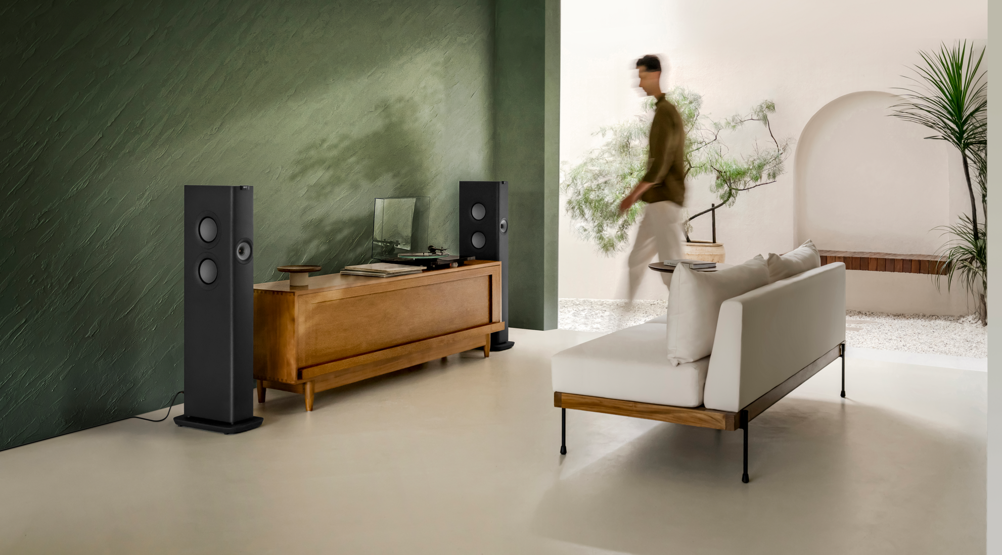 KEF LS60 Black Room