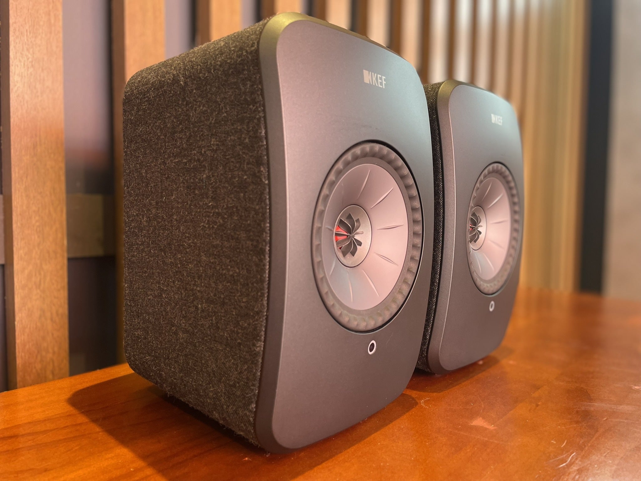 KEF LSX1 Black Side