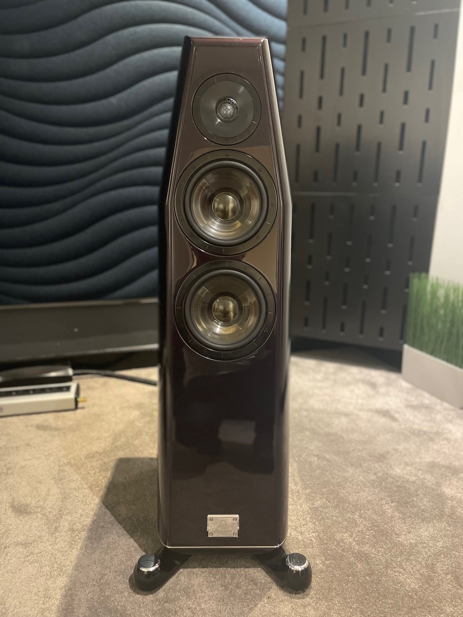 Kharma Elegance DB7 Speakers - Consignment
