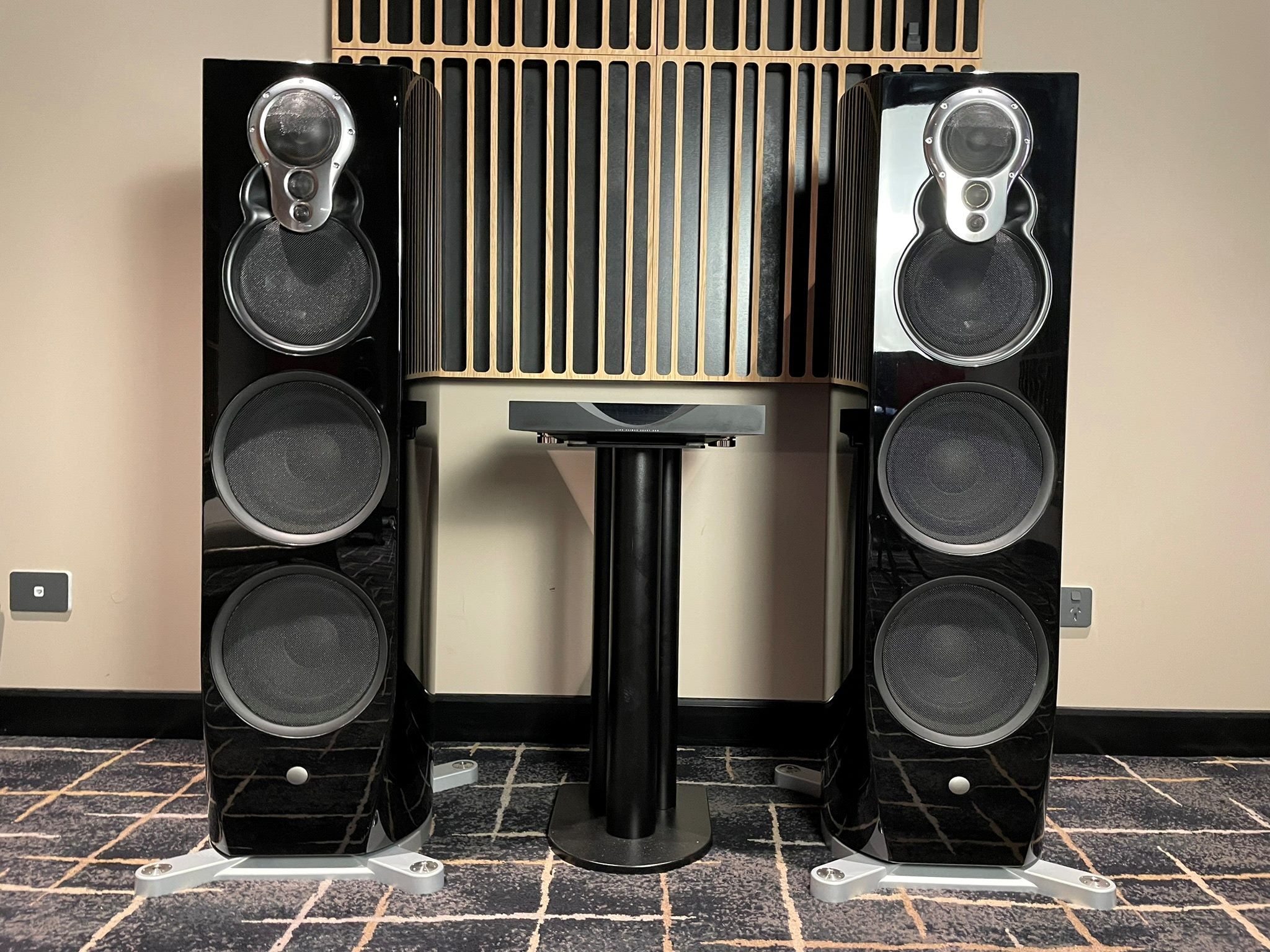 Linn 350 Klimax Exakt Floorstanding Speakers with Klimax Exakt DSM - As Traded