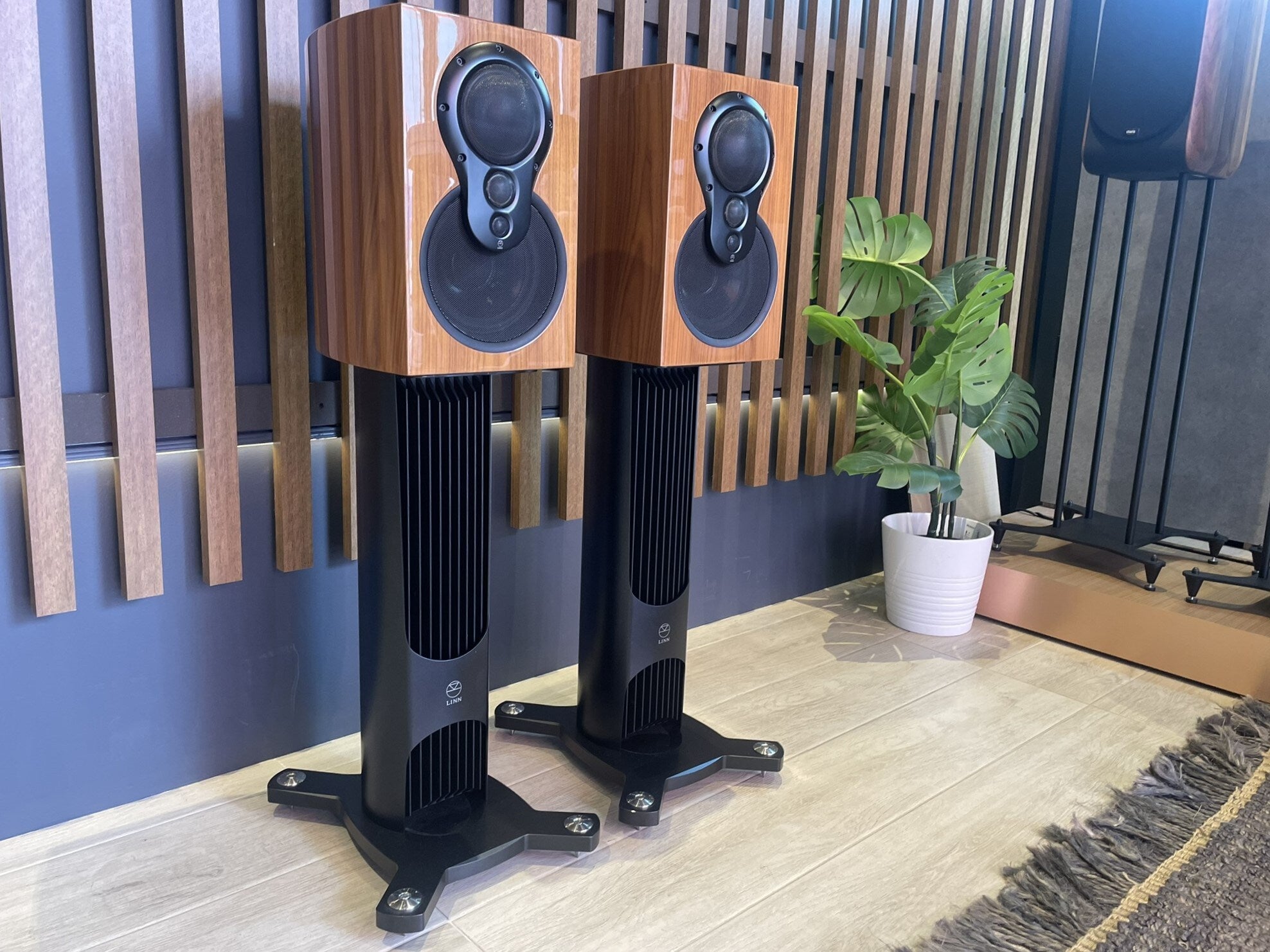 Linn Exakt Akudorik Bookshelf Speakers - Ex Demo