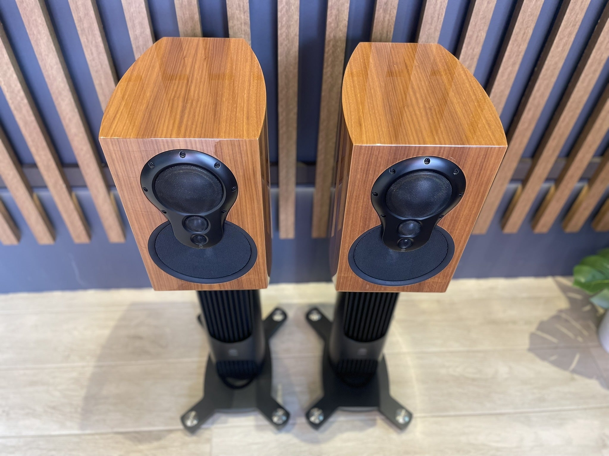 Linn Exakt Akudorik Bookshelf Speakers - Ex Demo