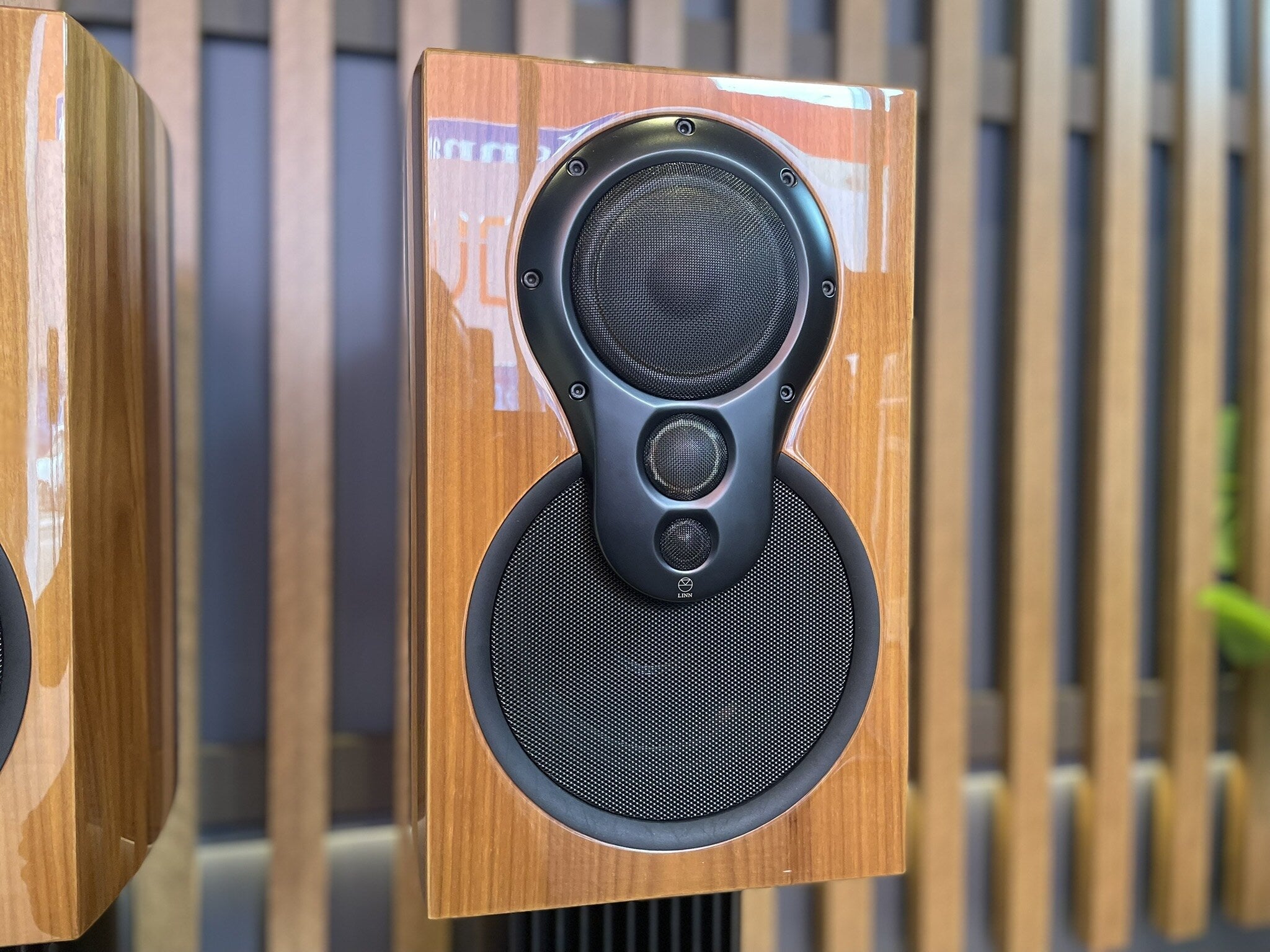 Linn Exakt Akudorik Bookshelf Speakers - Ex Demo