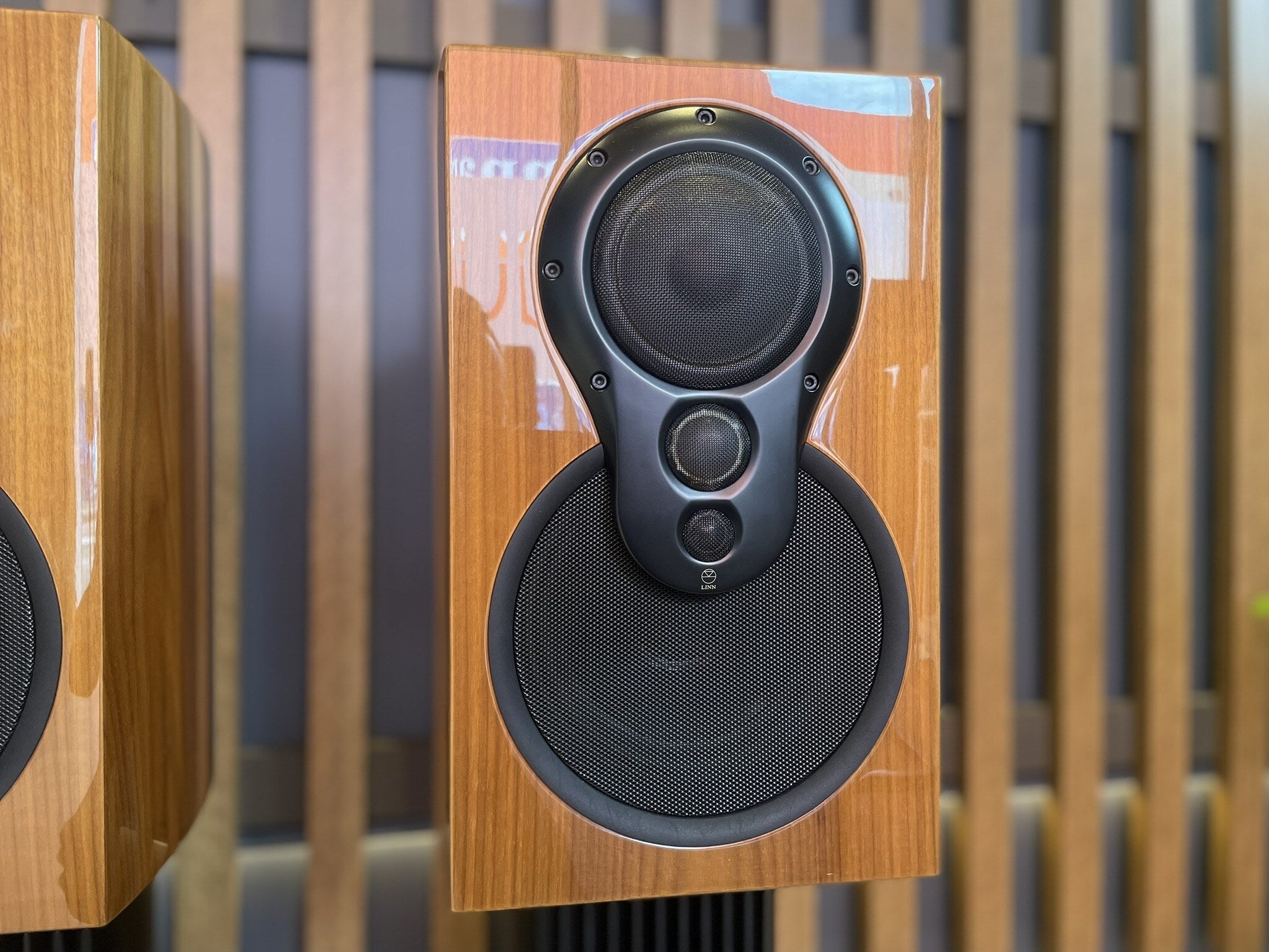 Linn Exakt Akudorik Bookshelf Speakers - Ex Demo