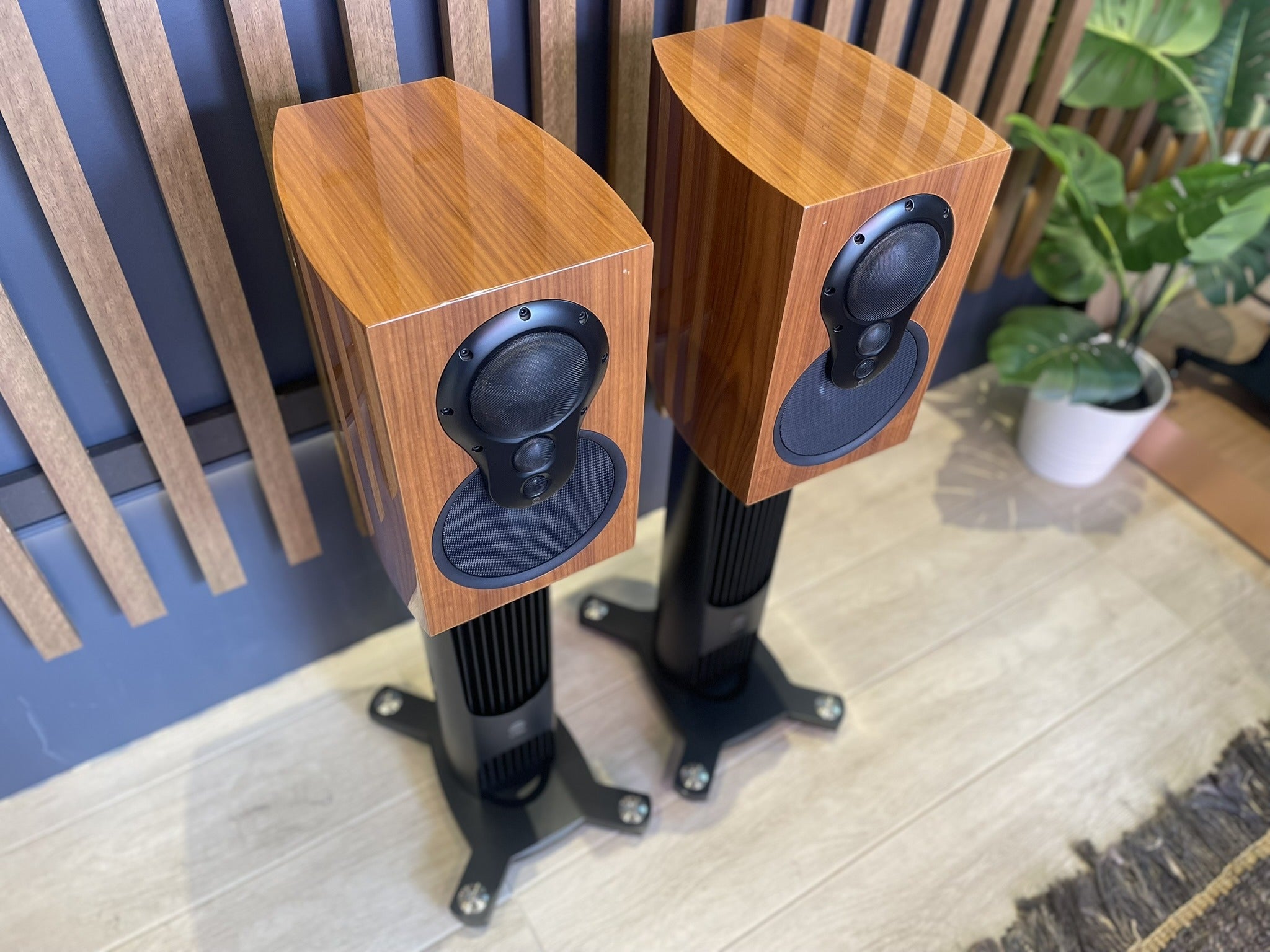 Linn Exakt Akudorik Bookshelf Speakers - Ex Demo