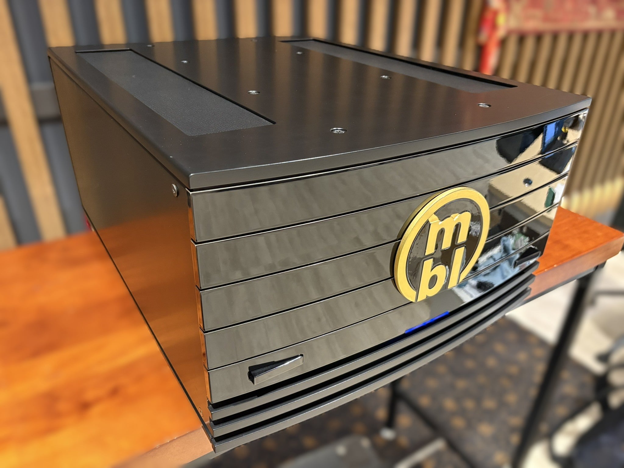 MBL 9008 Stereo Power Amplifier - Consignment