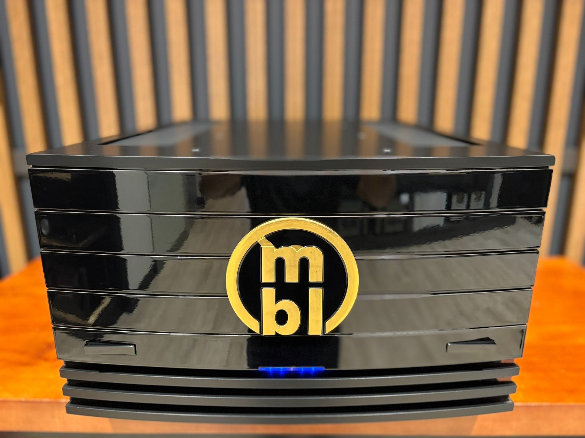 MBL 9008 Stereo Power Amplifier - Consignment