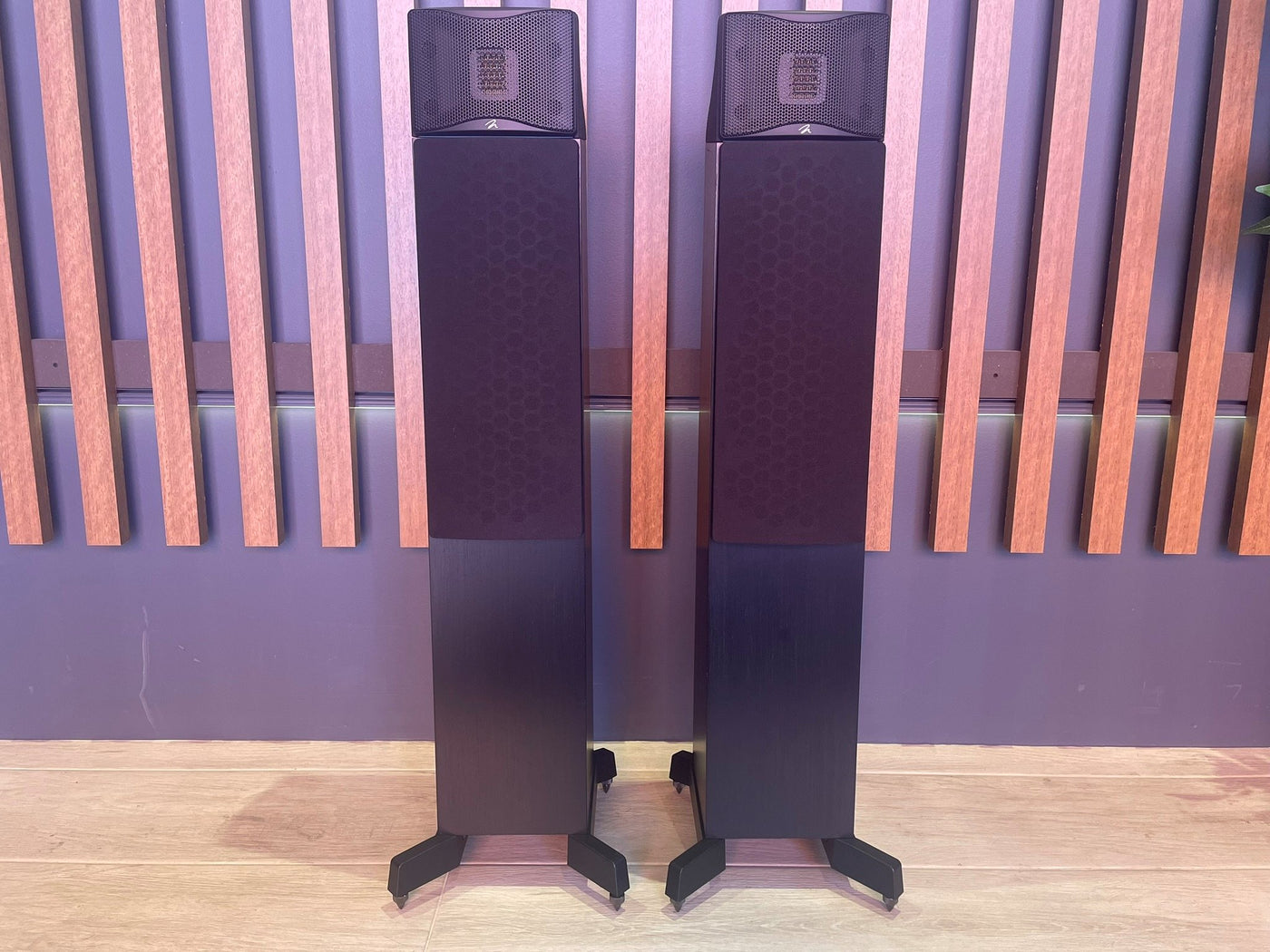Martin Logan Motion 10 Floorstanding Speakers Consignment