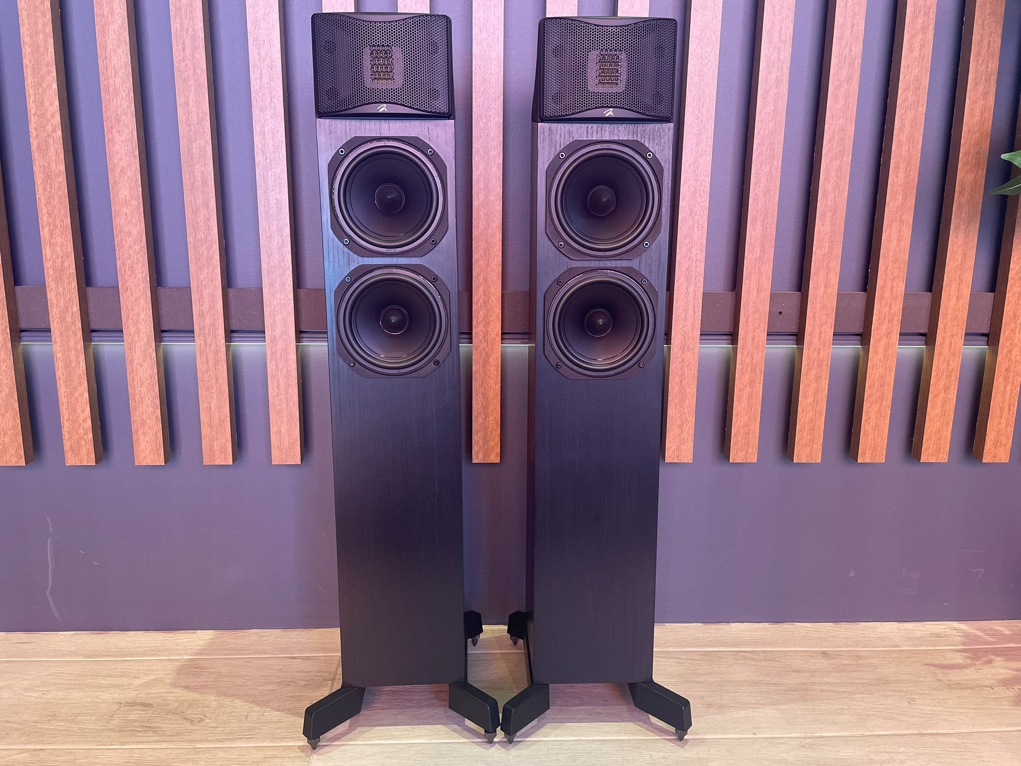 Martin Logan Motion 10 Floorstanding Speakers - Consignment