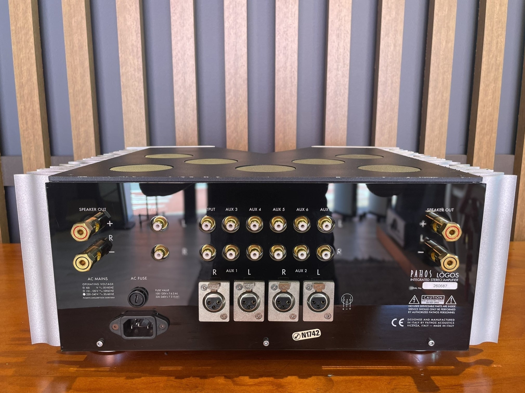 Pathos Logos Integrated Stereo Amplifier - Consignment