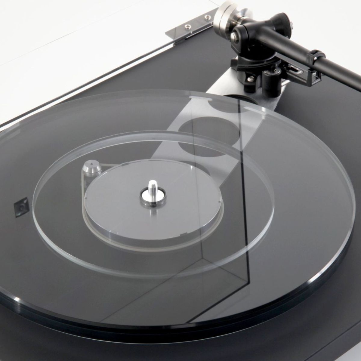 Rega Planar 6 Turntable grey zoom