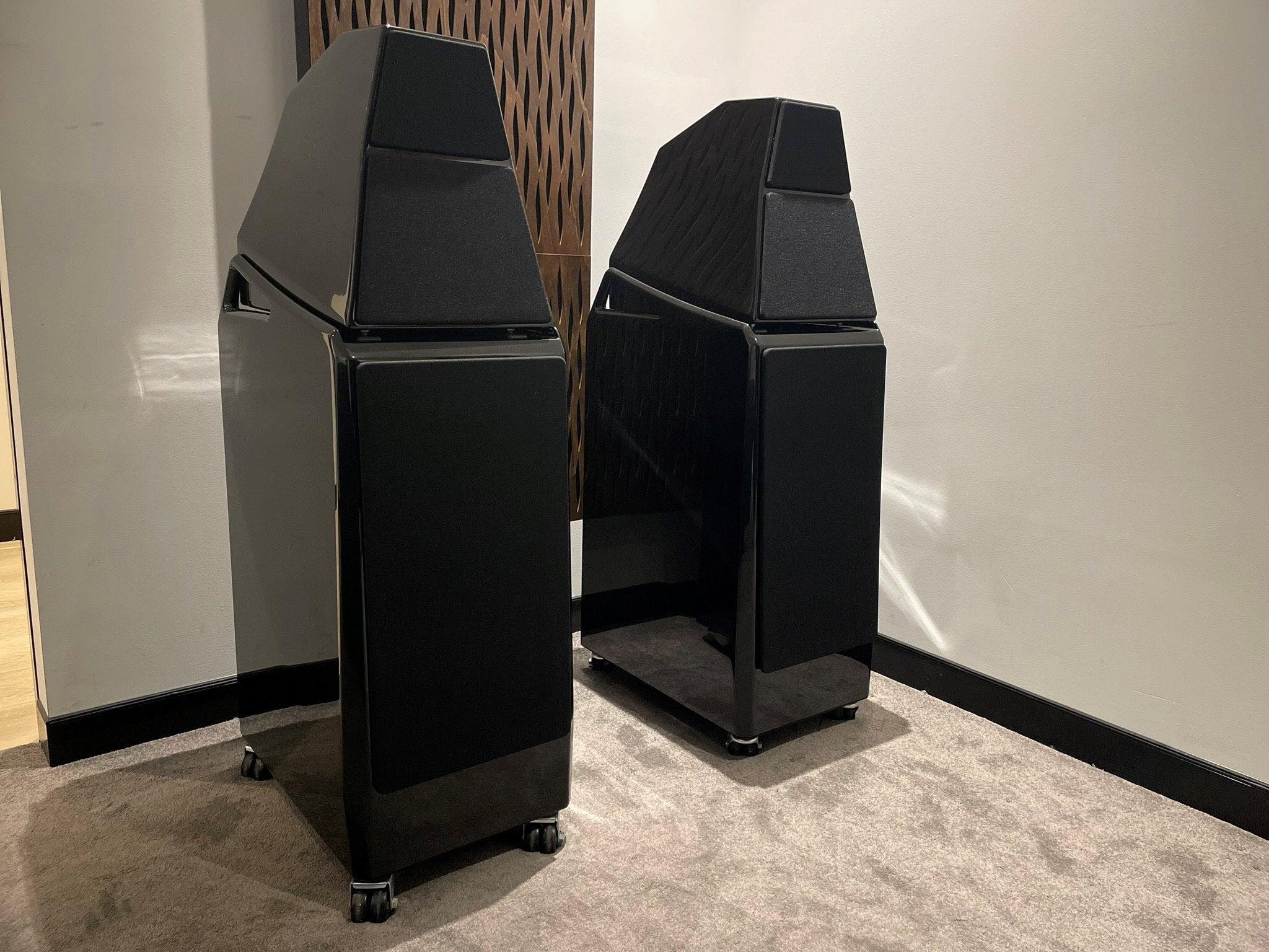 Wilson Sasha DAW Floorstanding Speakers - Consignment