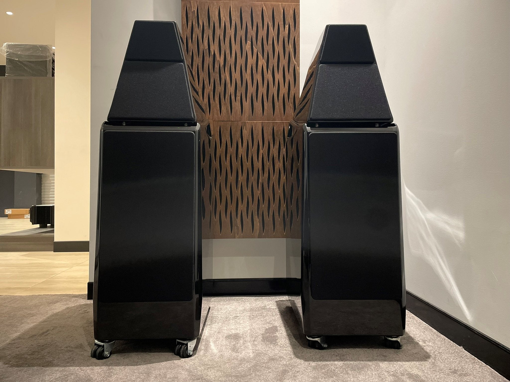 Wilson Sasha DAW Floorstanding Speakers - Consignment