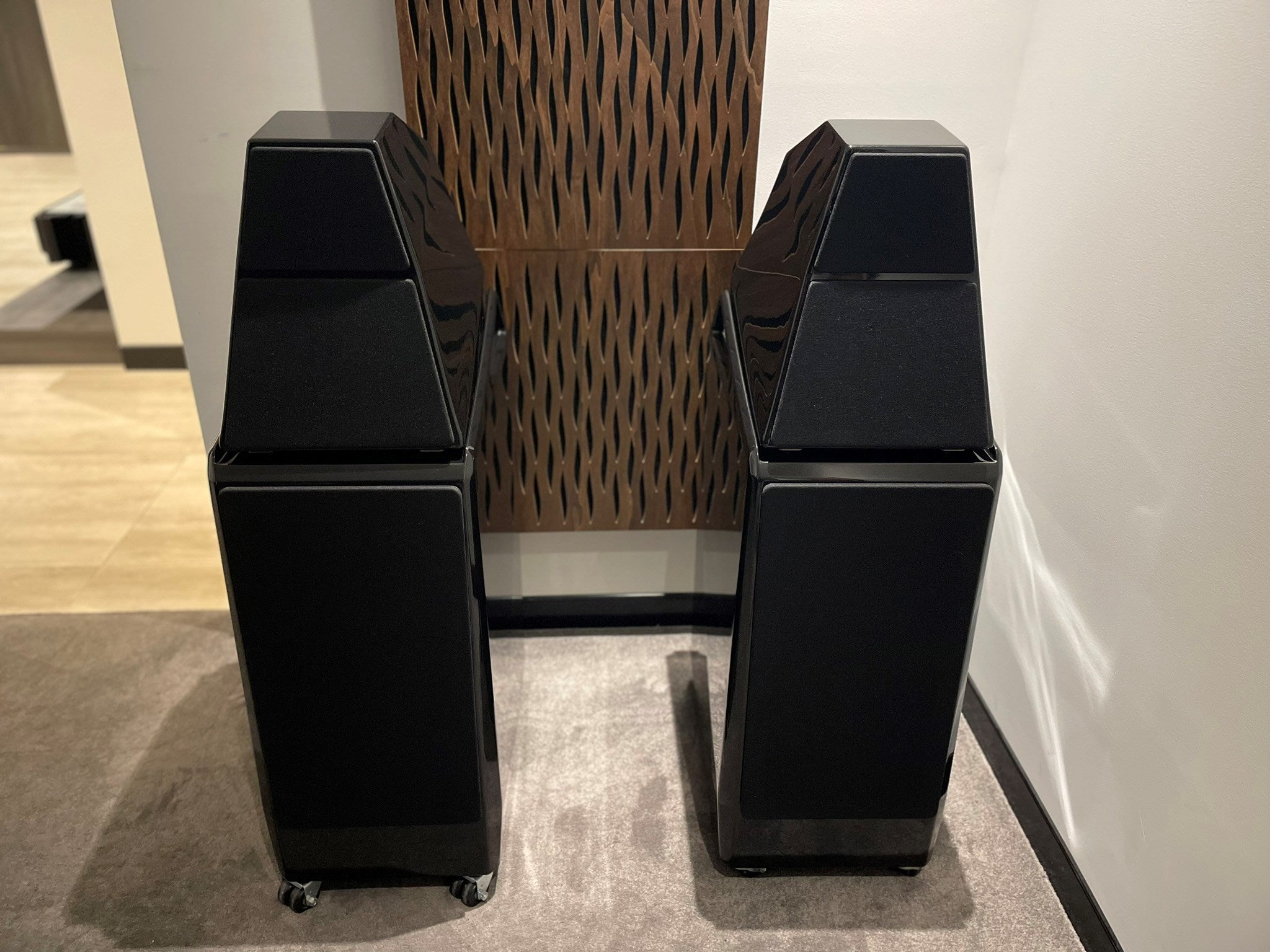 Wilson Sasha DAW Floorstanding Speakers - Consignment