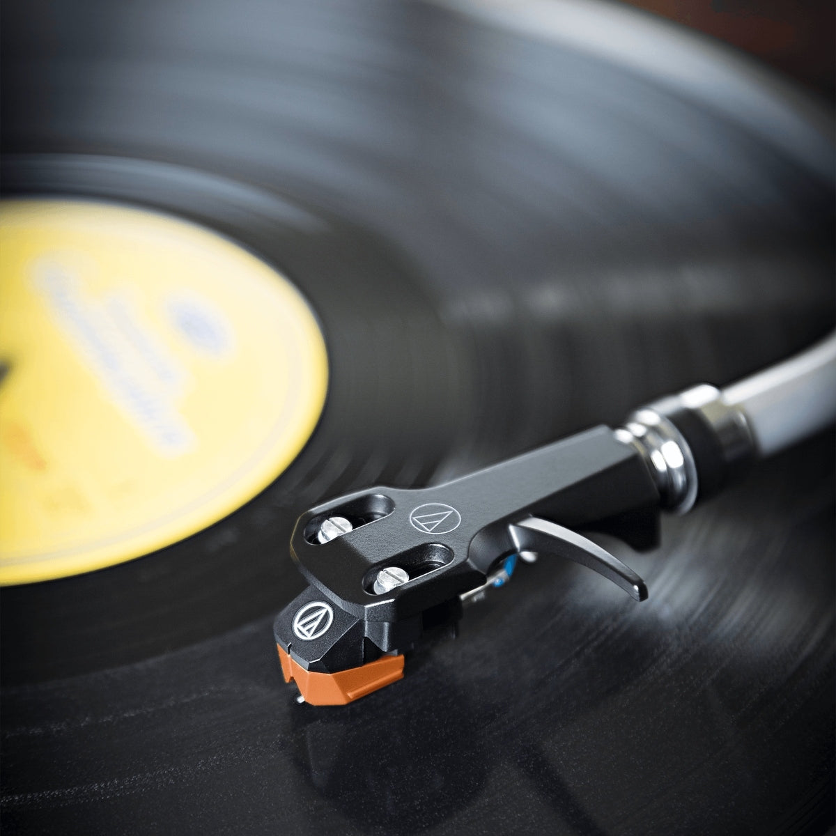 audio-technica-at-vm95enh-lifestyle