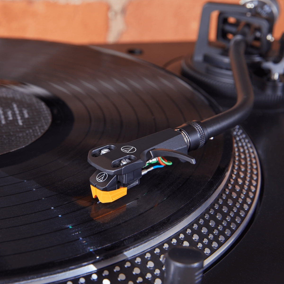 audio-technica-at-vm95enh-lifestyle1