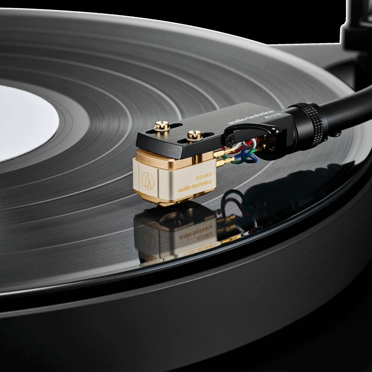 audio-technica-at33xmlb-lifestyle