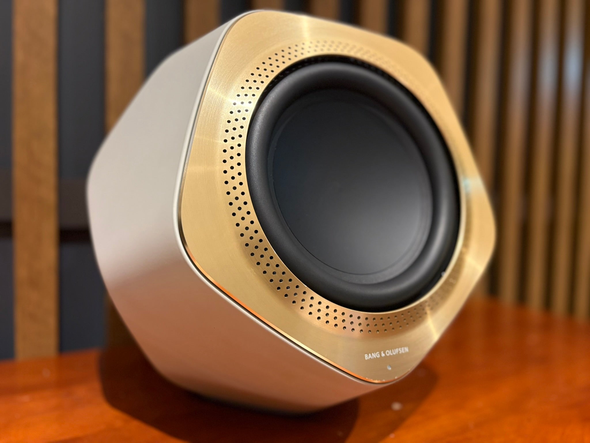 Bang & Olufsen Beolab 19 Subwoofer, White Gold Tone - Consignment