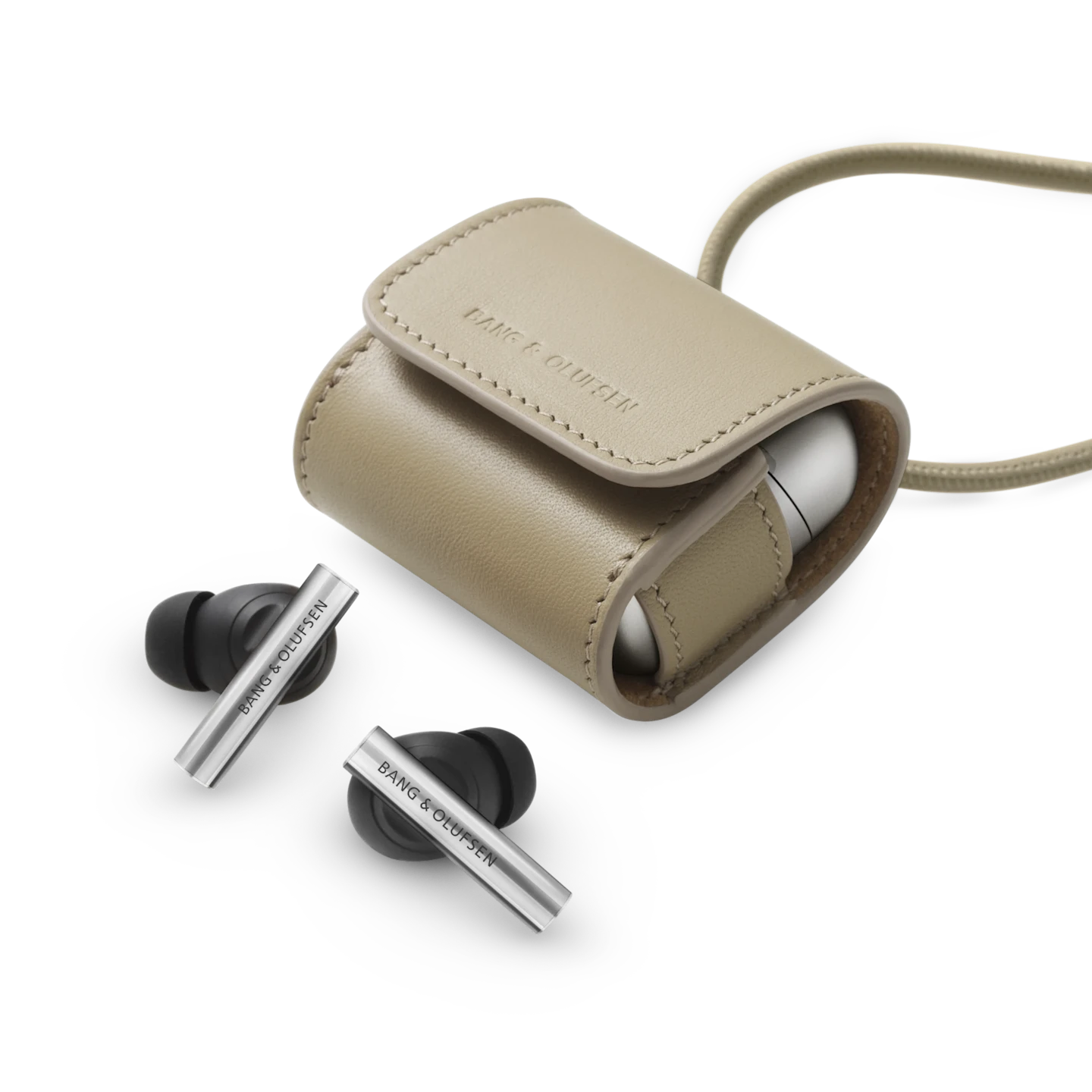beograce-pouch-seashellgrey-with-earbuds