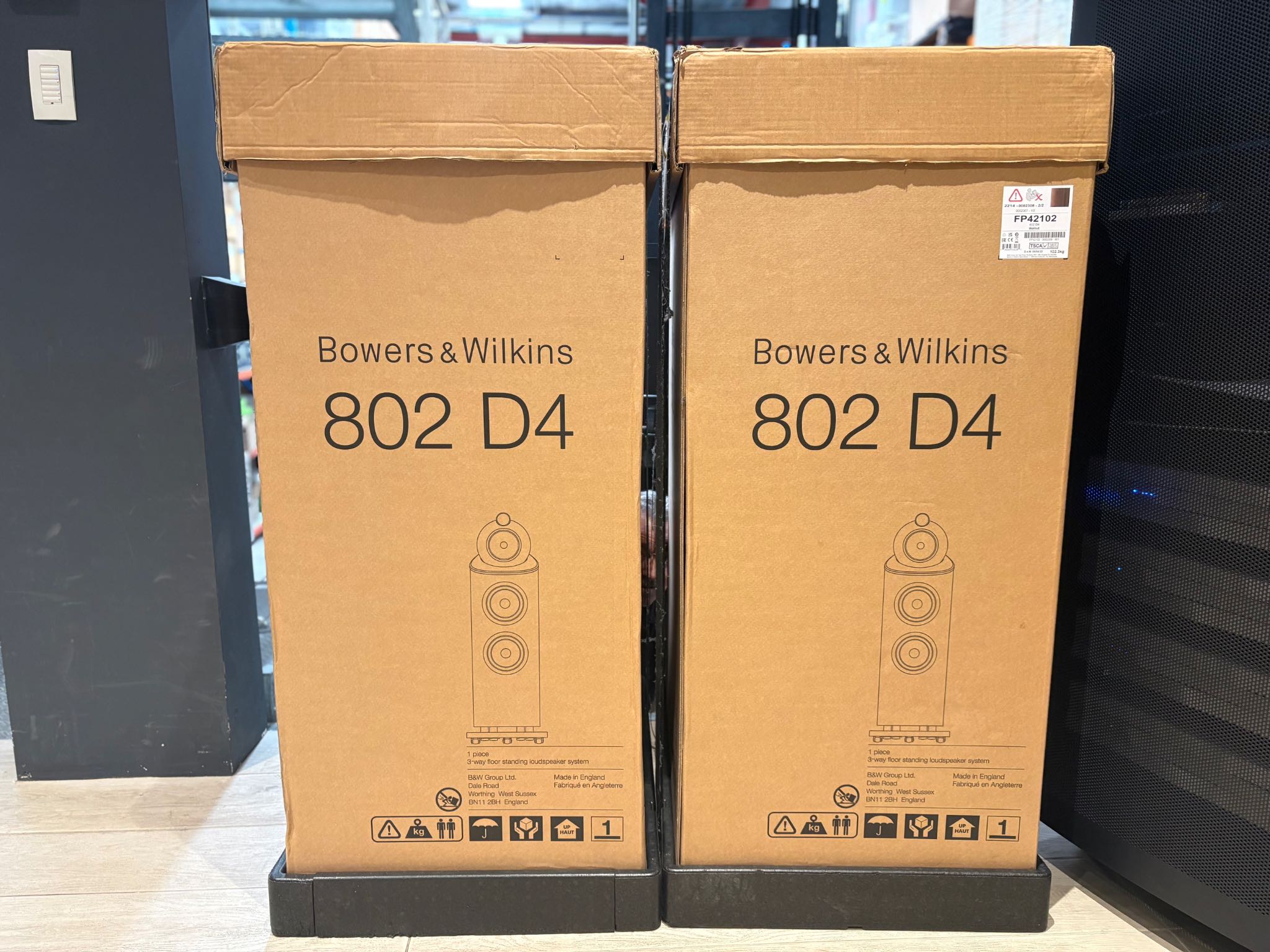 Bowers and Wilkins 802 D4 Floorstanding Speakers - Consignment