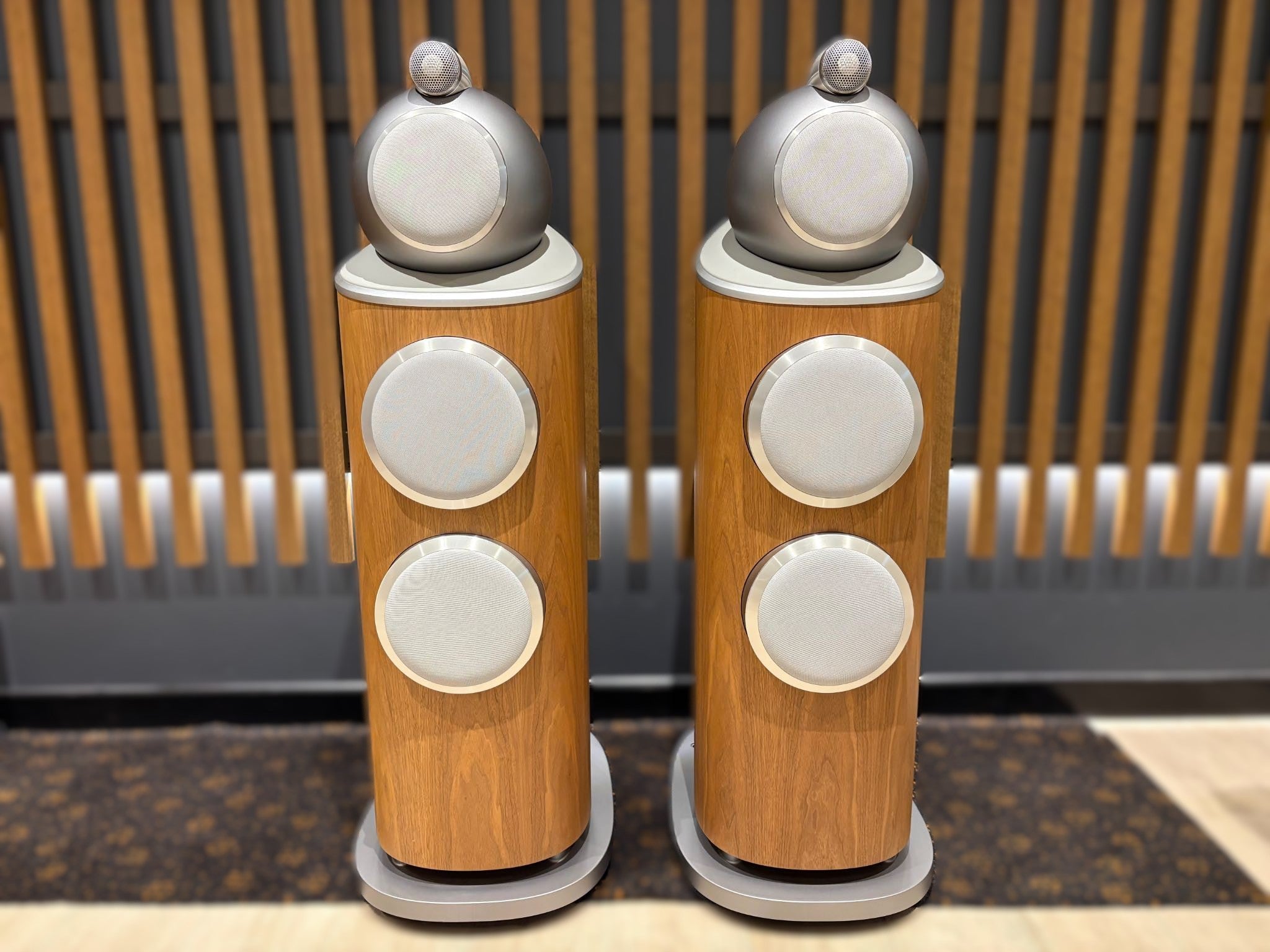 Bowers and Wilkins 802 D4 Floorstanding Speakers - Consignment