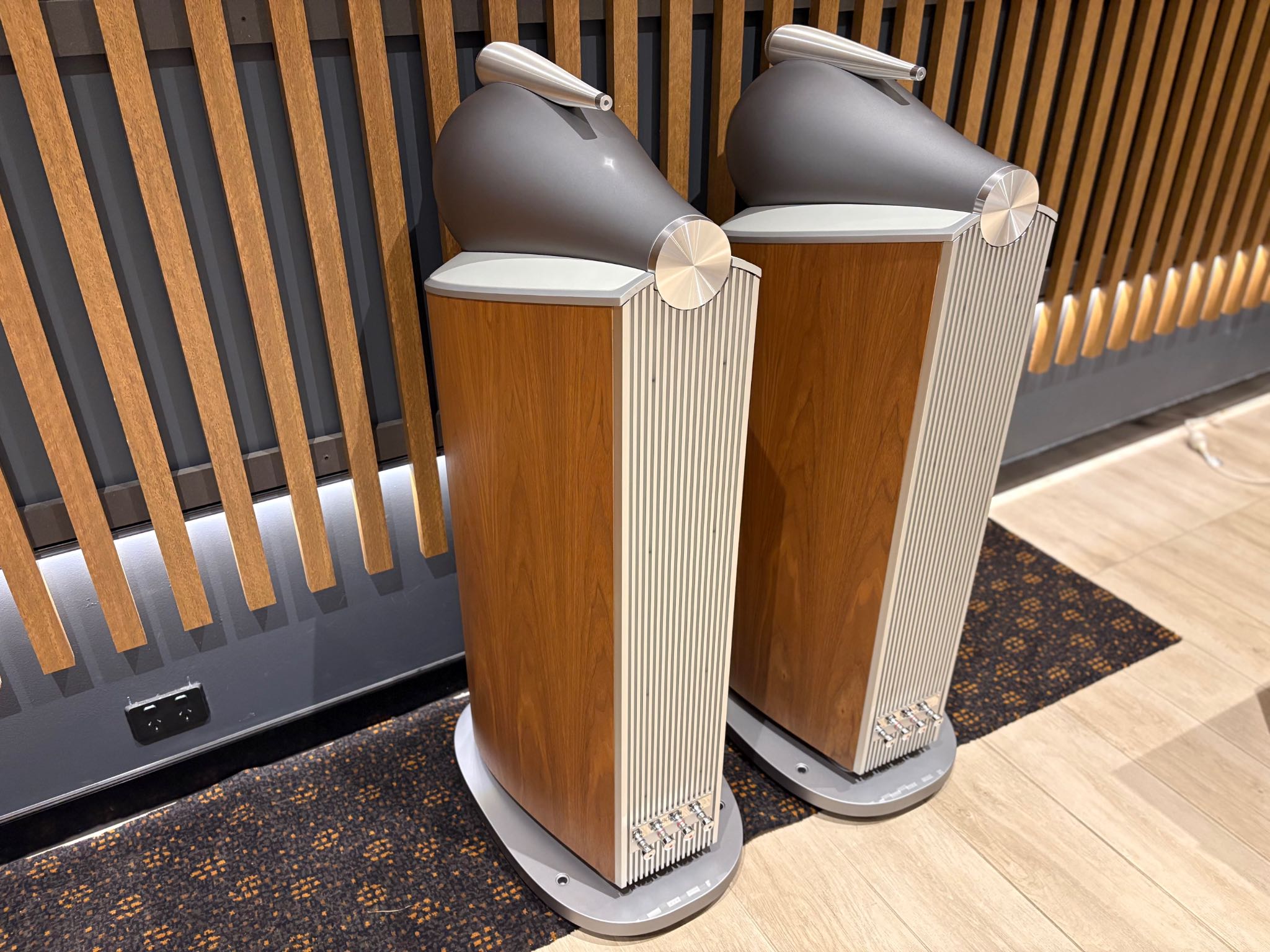 Bowers and Wilkins 802 D4 Floorstanding Speakers - Consignment