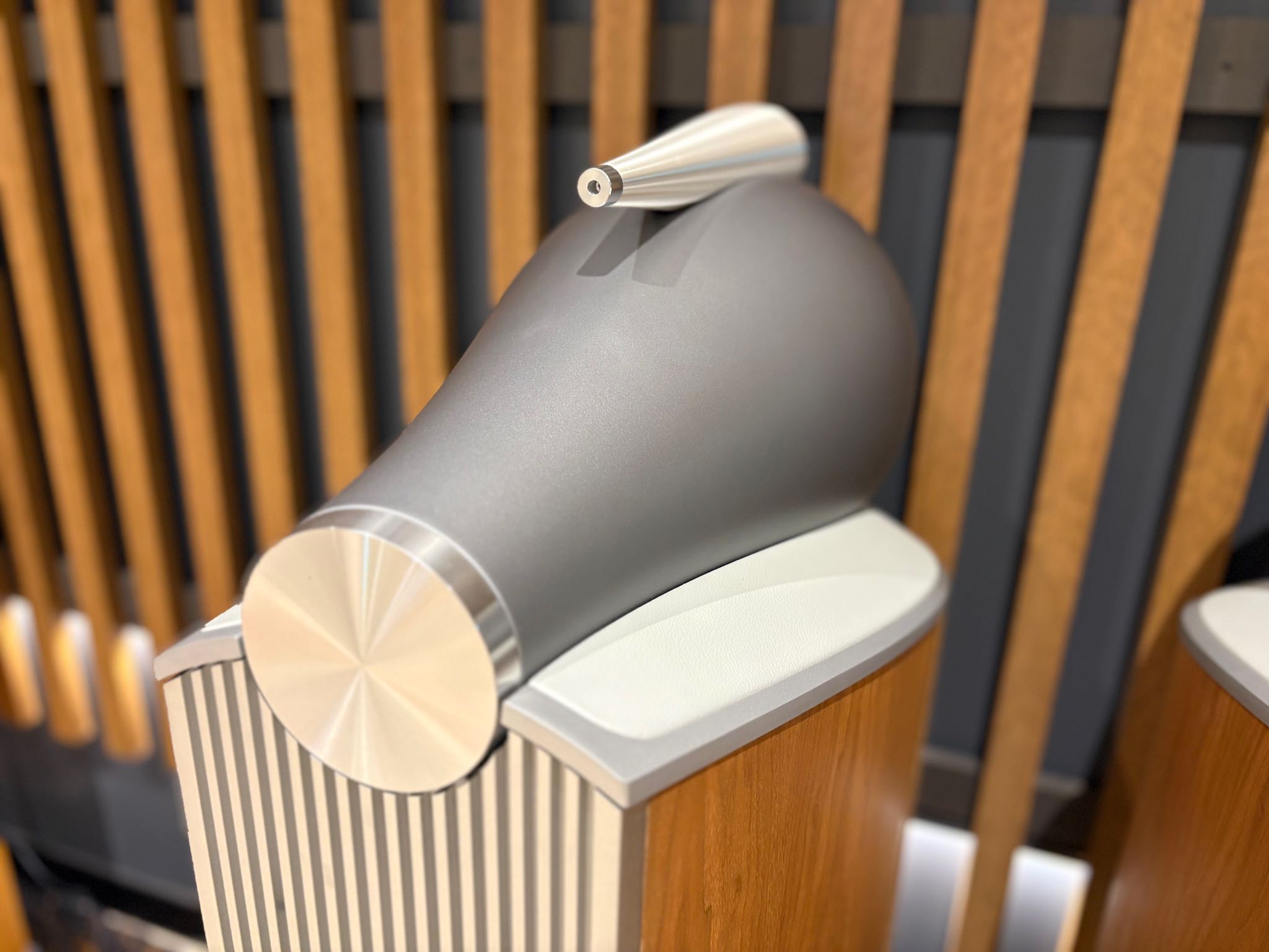 Bowers and Wilkins 802 D4 Floorstanding Speakers - Consignment