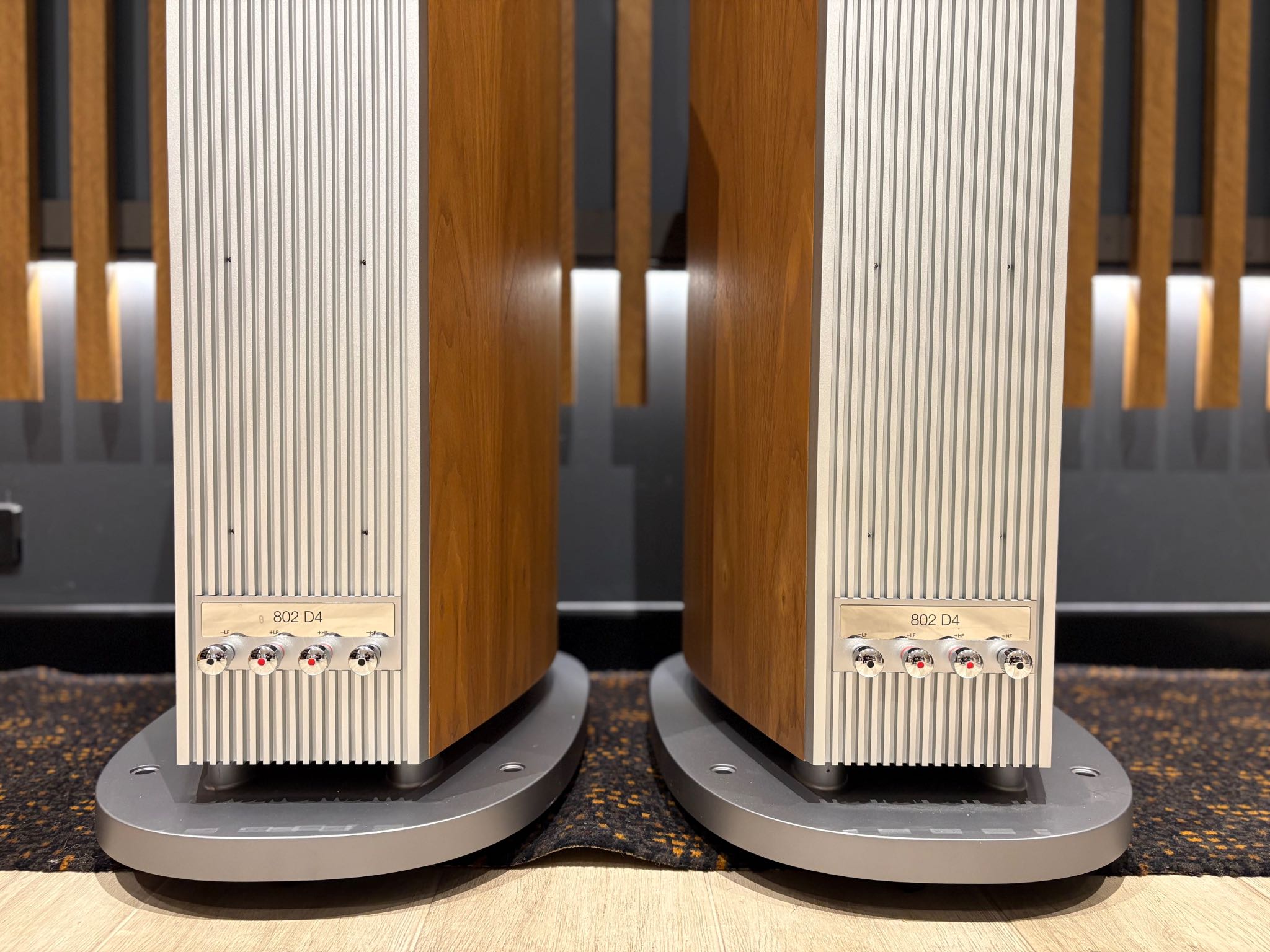 Bowers and Wilkins 802 D4 Floorstanding Speakers - Consignment