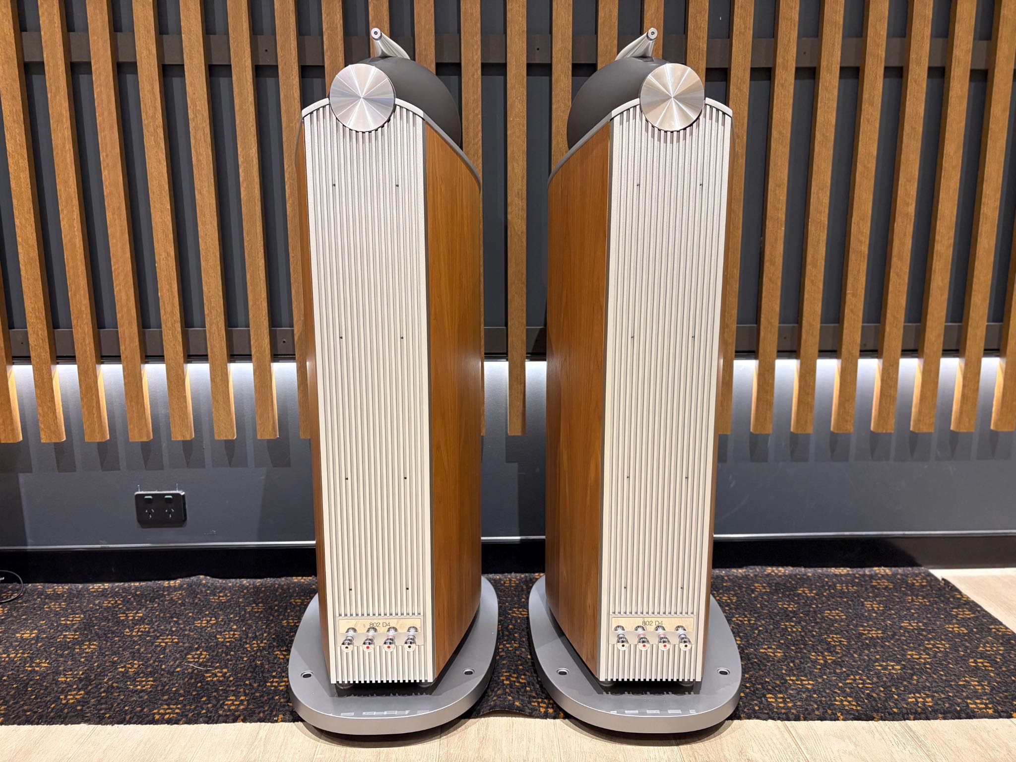 Bowers and Wilkins 802 D4 Floorstanding Speakers - Consignment