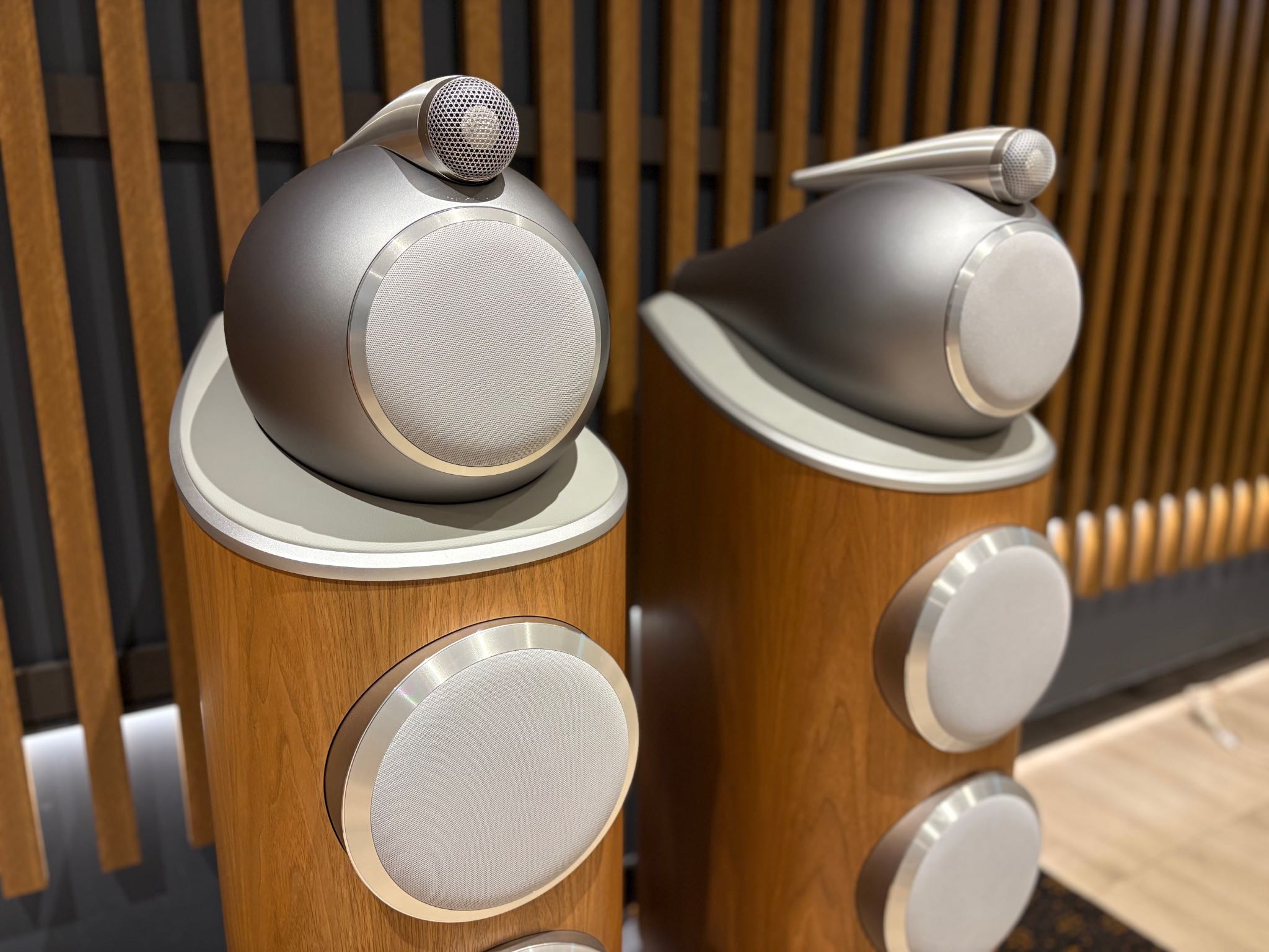 Bowers and Wilkins 802 D4 Floorstanding Speakers - Consignment