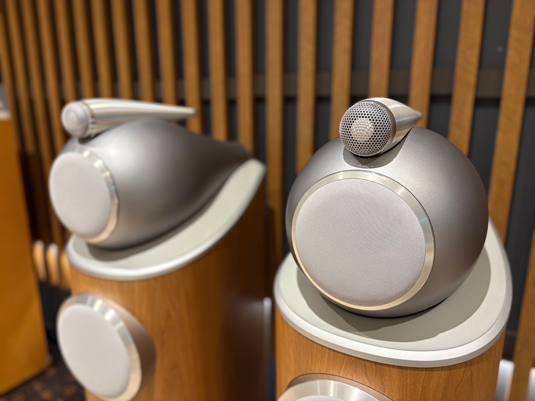 Bowers and Wilkins 802 D4 Floorstanding Speakers - Consignment