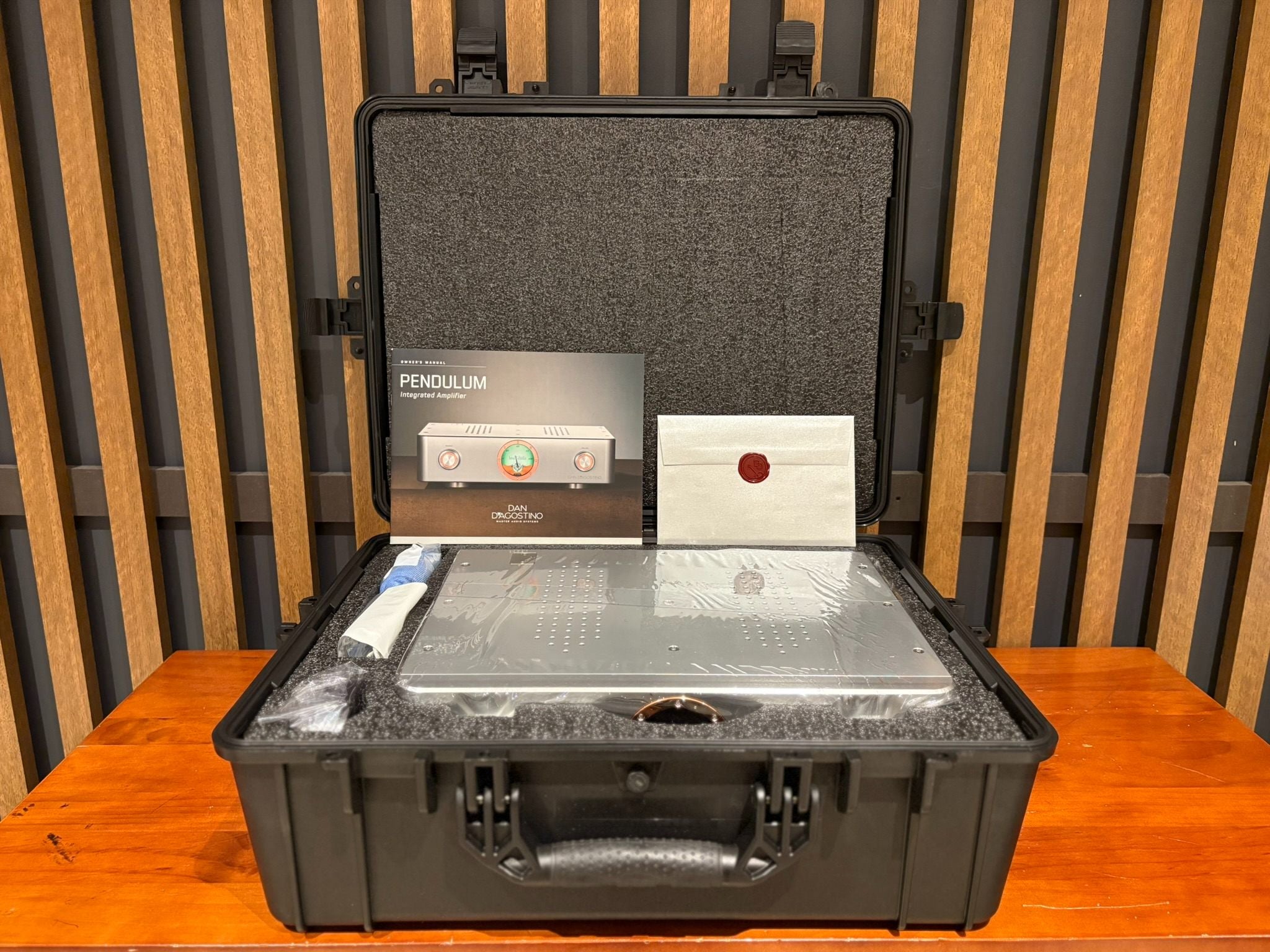 Dan D'Agostino Pendulum Integrated Amplifier, Silver - As Traded