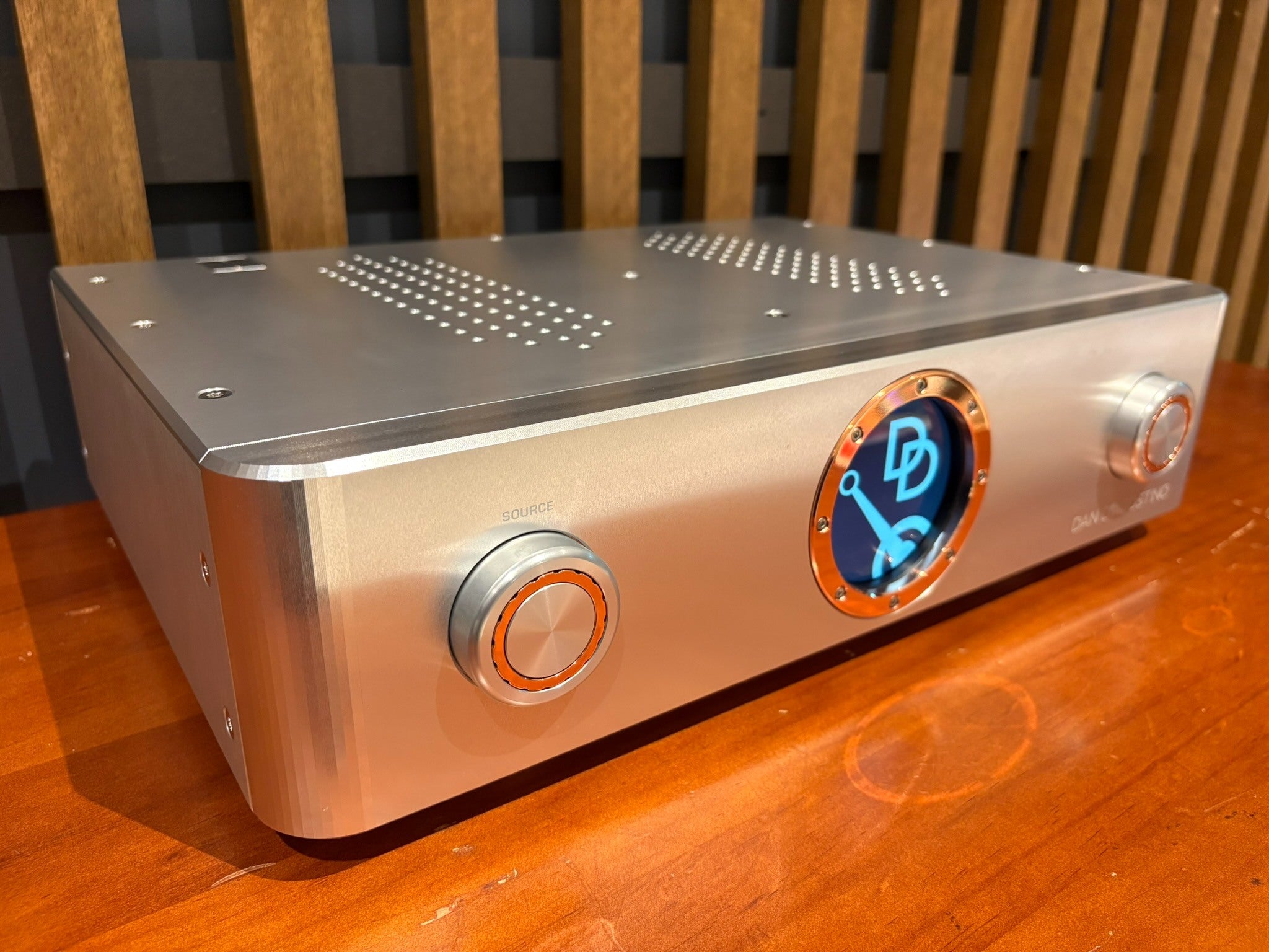 Dan D'Agostino Pendulum Integrated Amplifier, Silver - As Traded