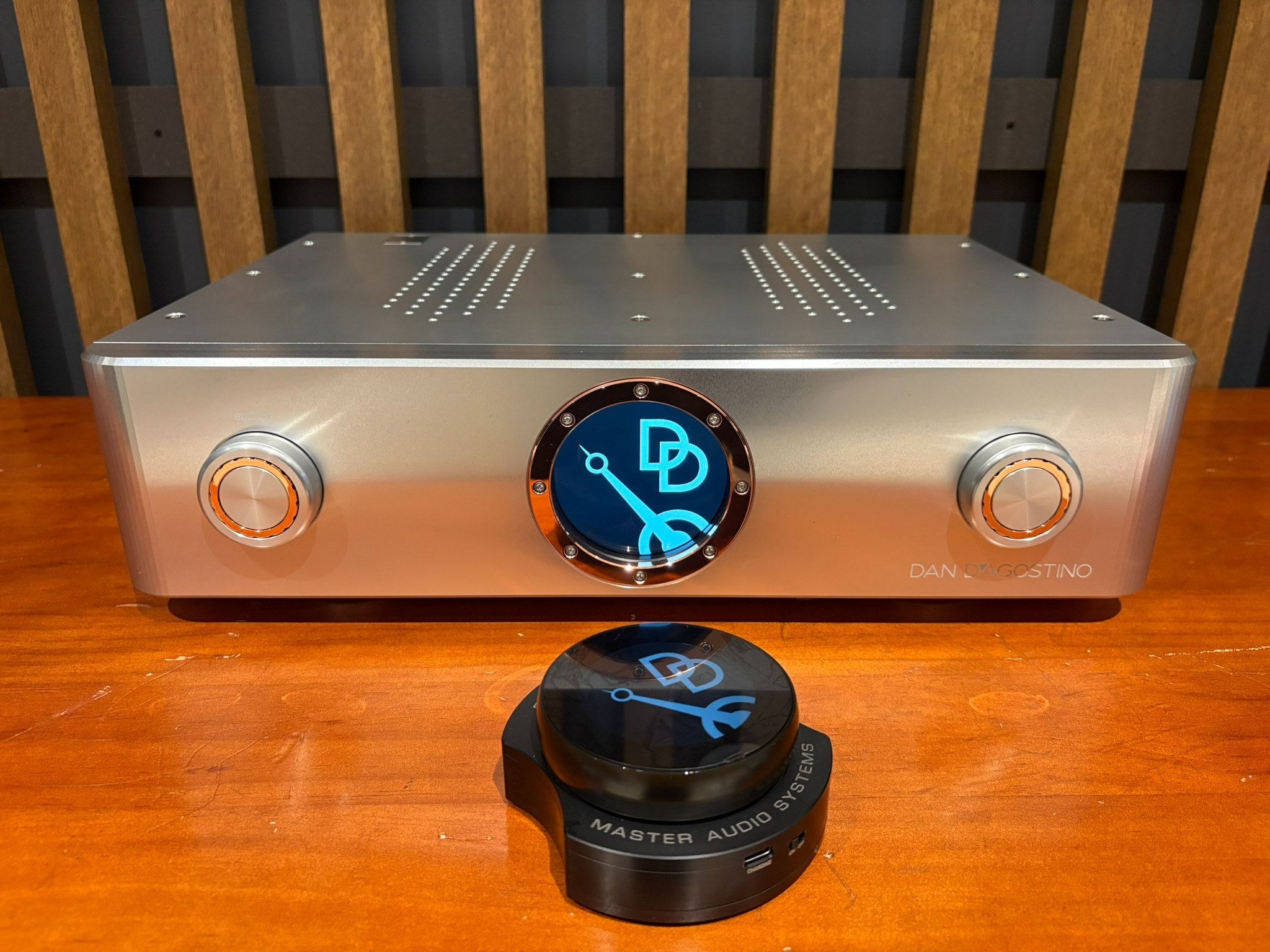Dan D'Agostino Pendulum Integrated Amplifier, Silver - As Traded