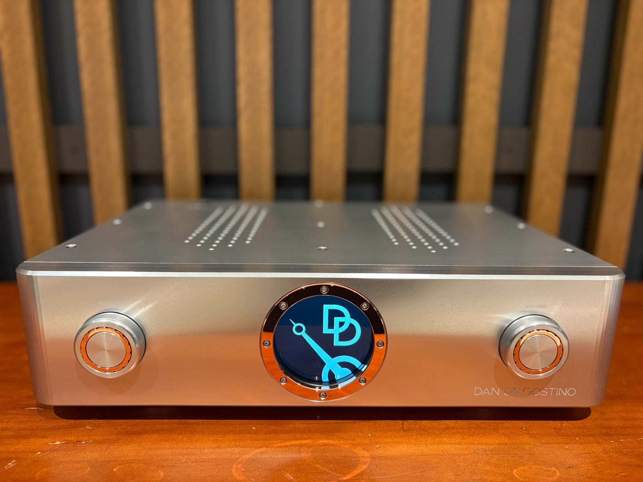 Dan D'Agostino Pendulum Integrated Amplifier, Silver - As Traded