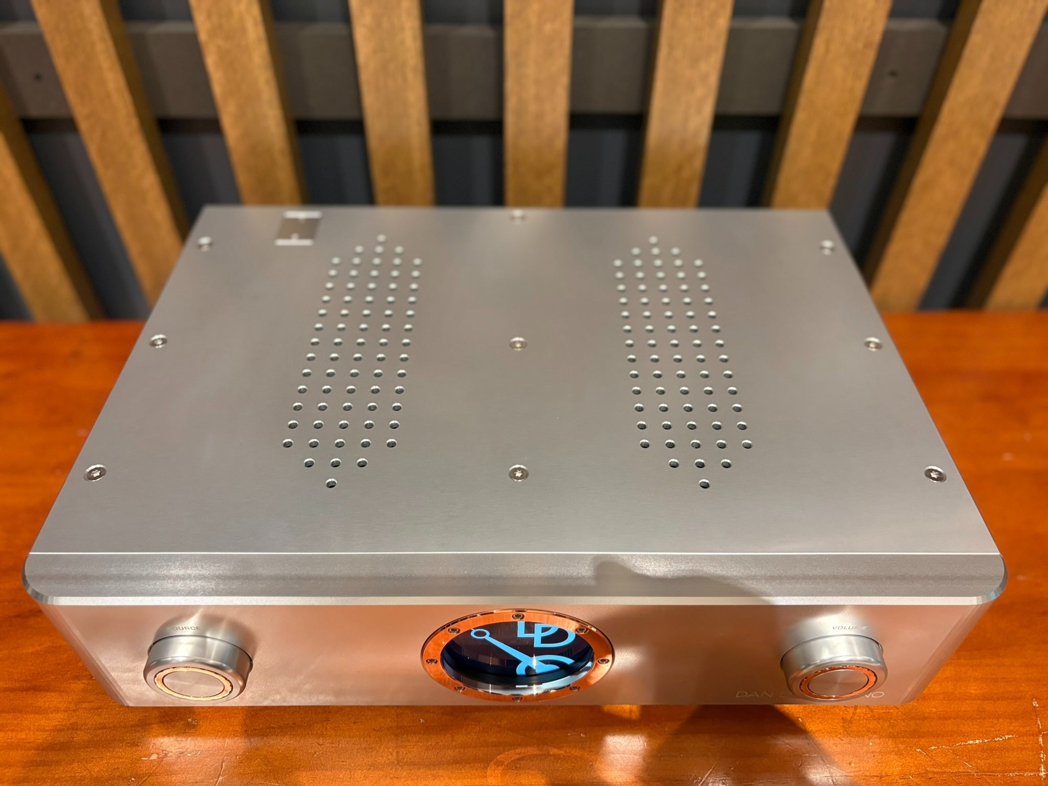Dan D'Agostino Pendulum Integrated Amplifier, Silver - As Traded