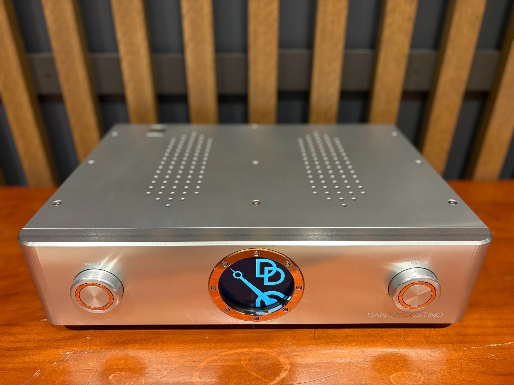 Dan D'Agostino Pendulum Integrated Amplifier, Silver - As Traded