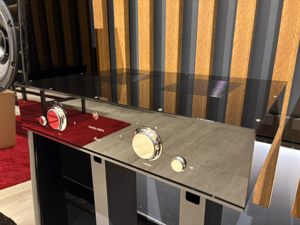 Daniel Hertz Amber Hifi System - As Traded