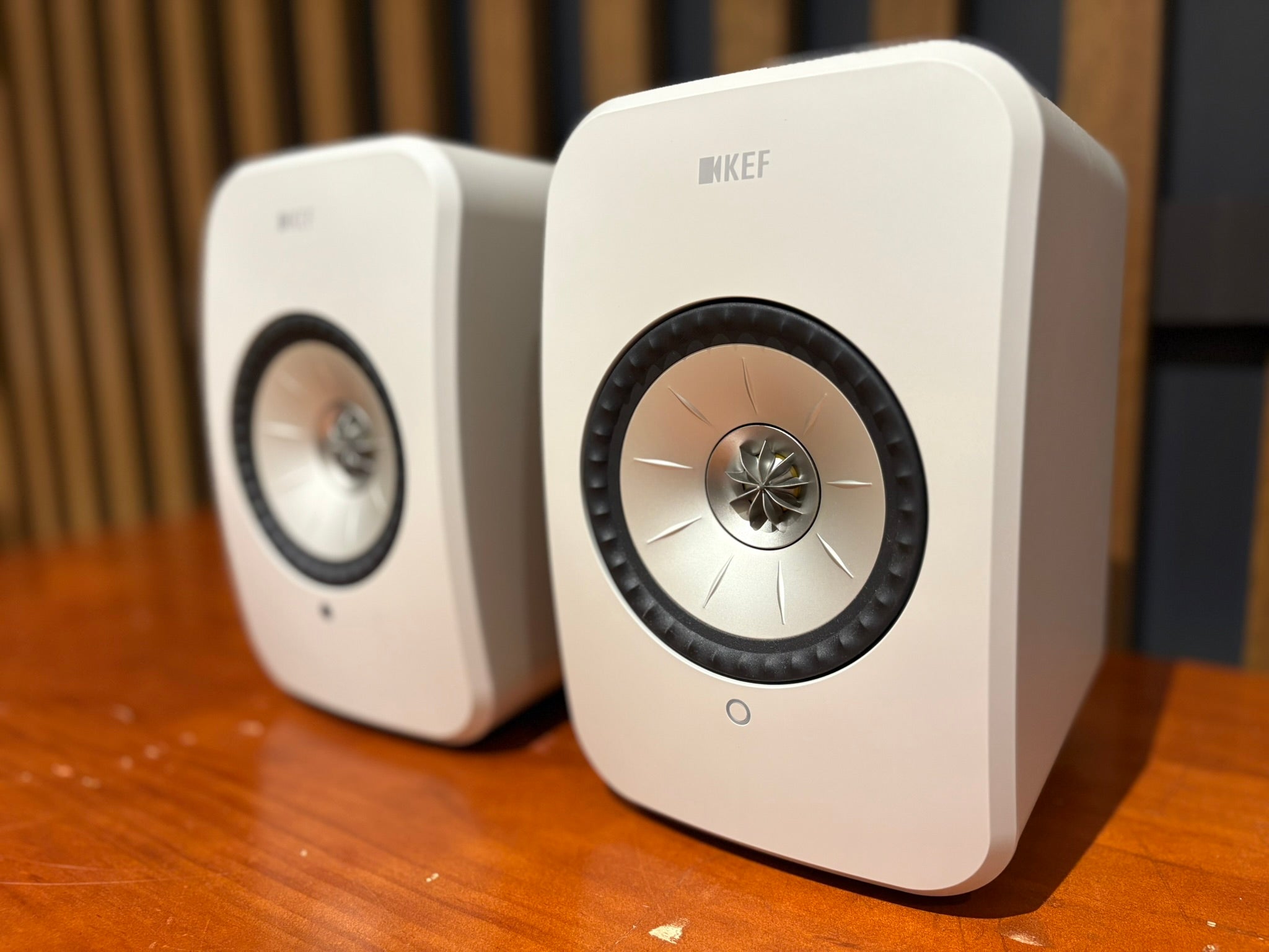 KEF LSX II LT - Active Wireless Loudspeakers (LSX2 LT), Stone White - As Traded