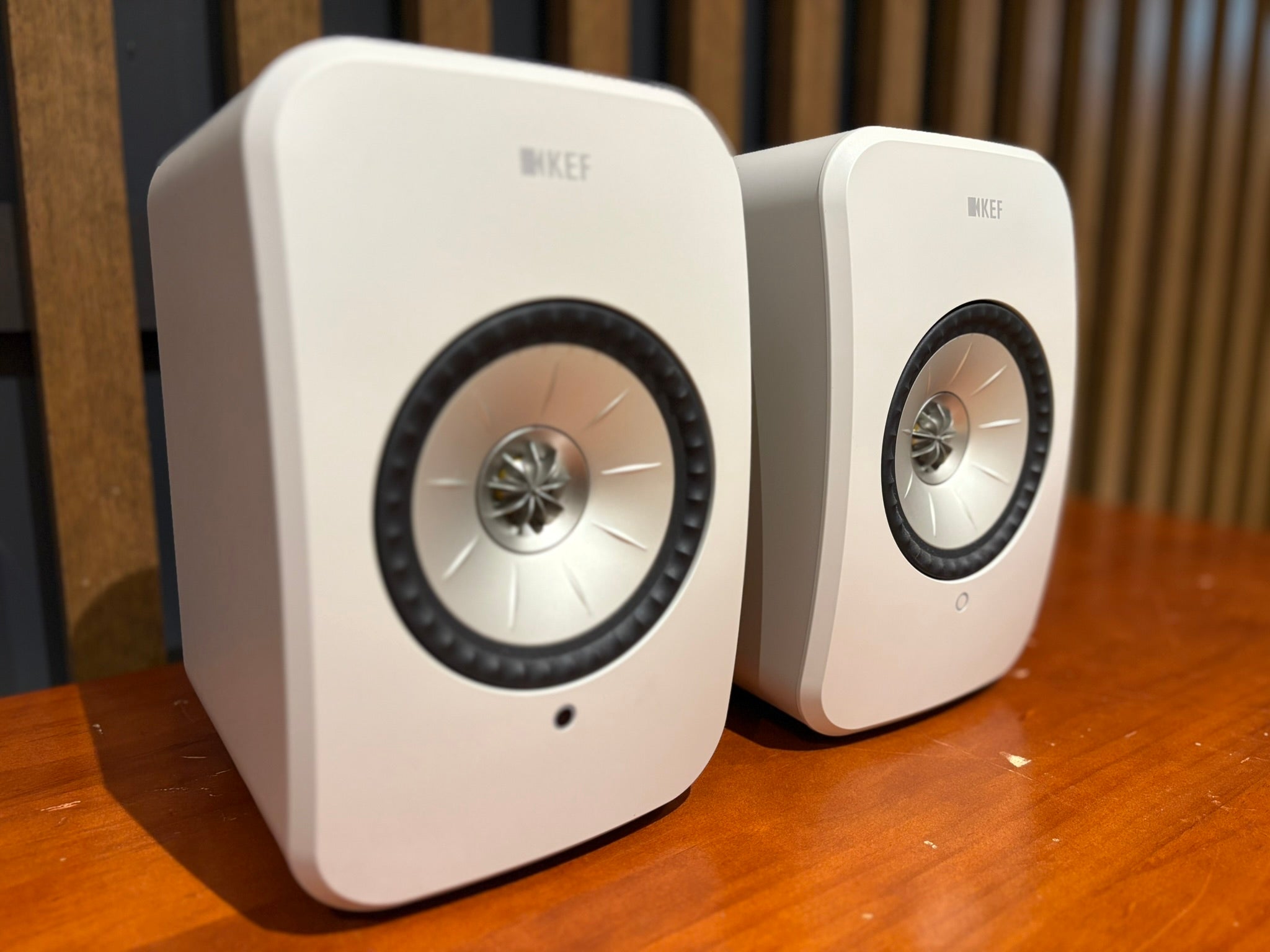 KEF LSX II LT - Active Wireless Loudspeakers (LSX2 LT), Stone White - As Traded