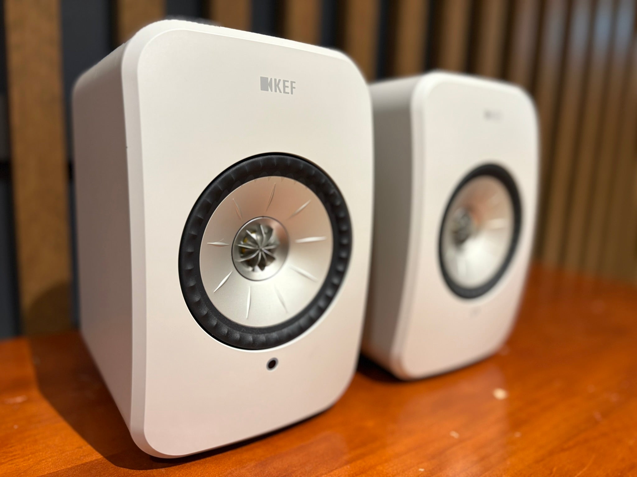 KEF LSX II LT - Active Wireless Loudspeakers (LSX2 LT), Stone White - As Traded