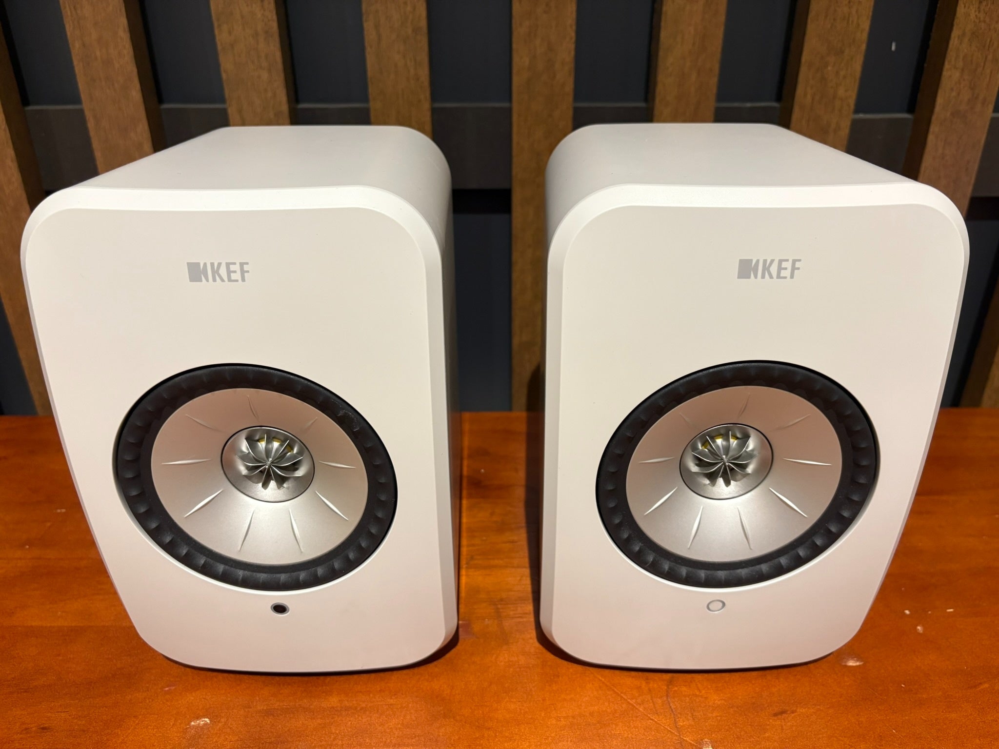 KEF LSX II LT - Active Wireless Loudspeakers (LSX2 LT), Stone White - As Traded