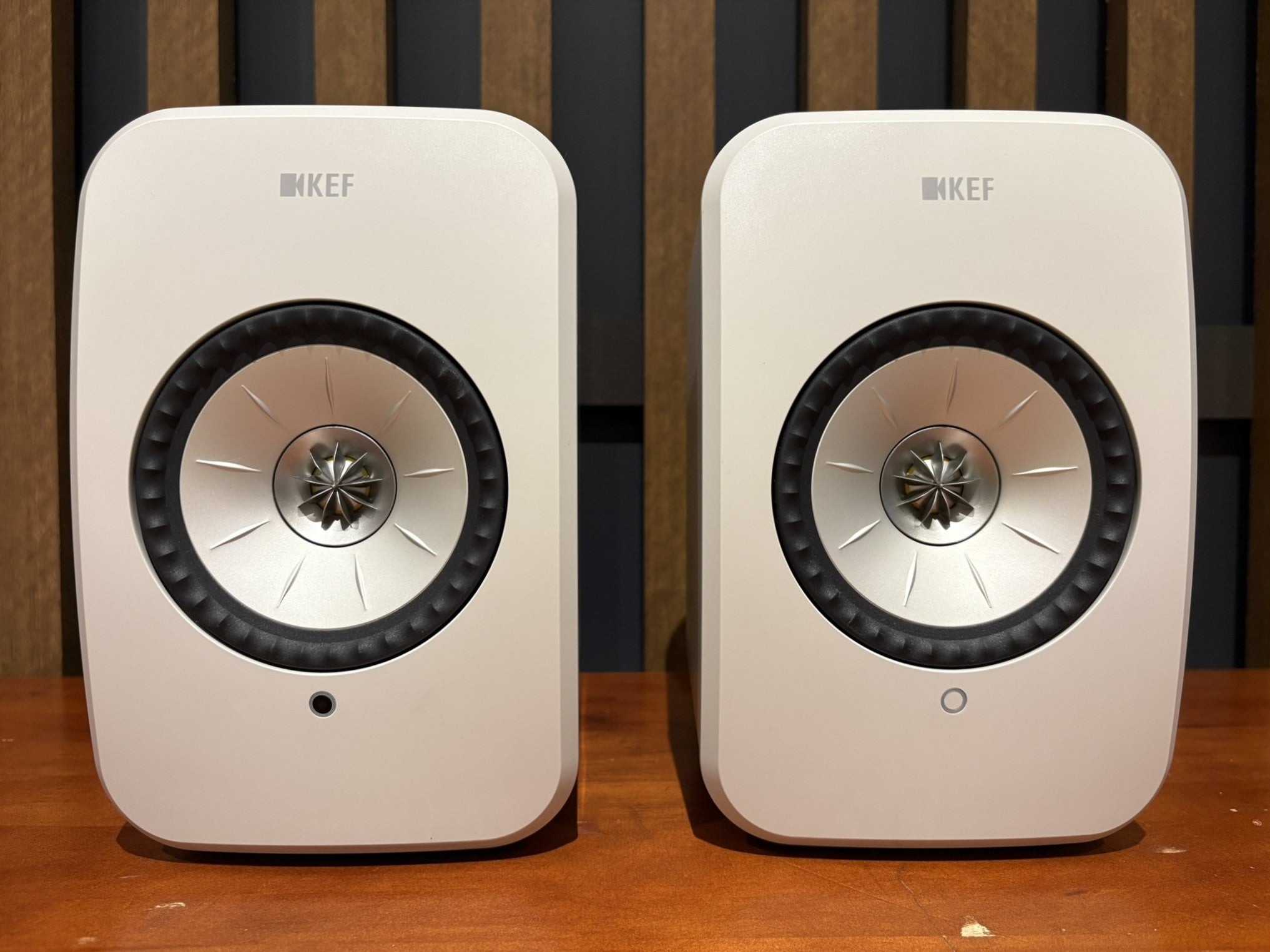 KEF LSX II LT - Active Wireless Loudspeakers (LSX2 LT), Stone White - As Traded