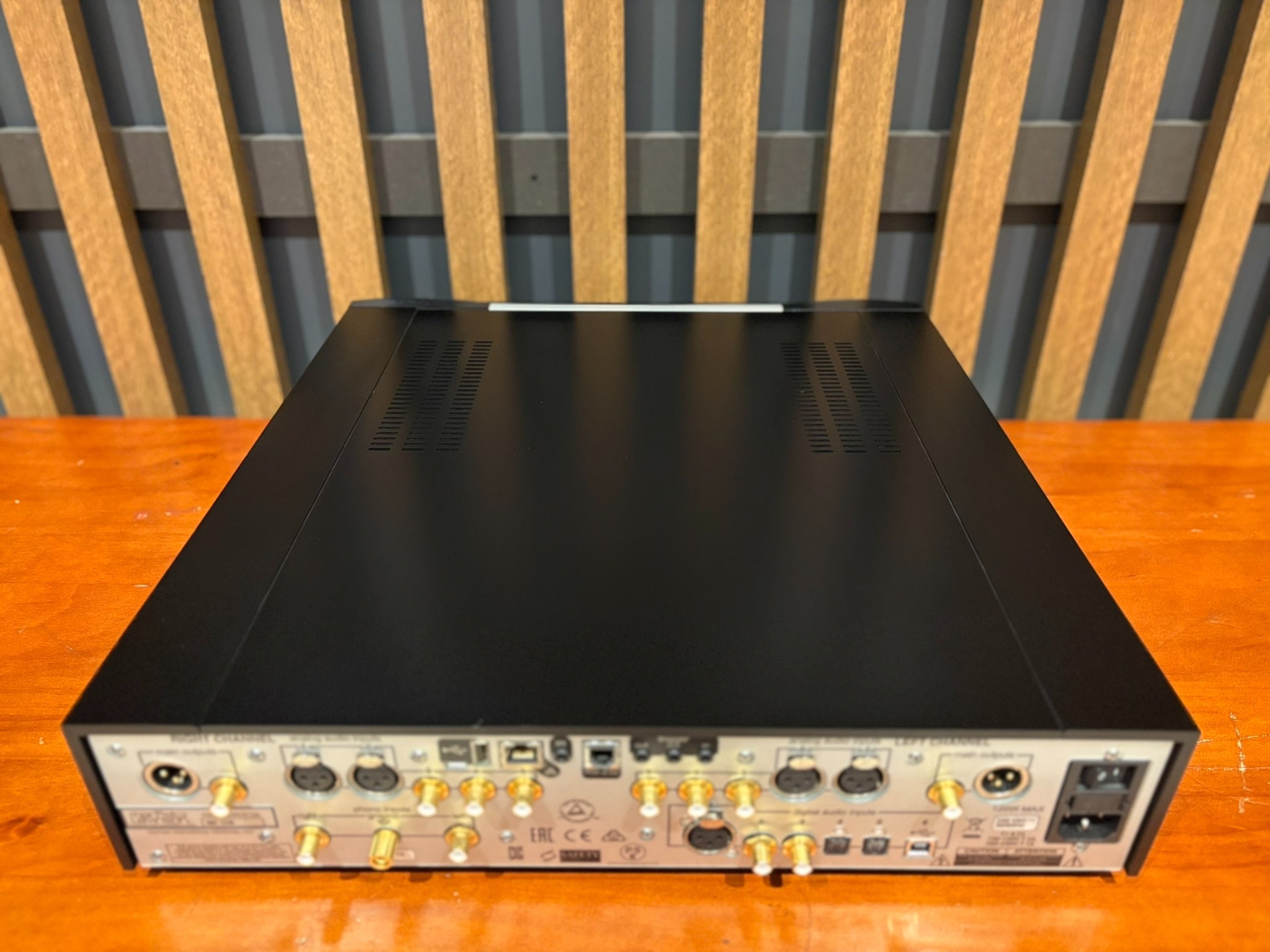 Mark Levinson No.526 Preamplifier with Phonostage and DAC - As Traded