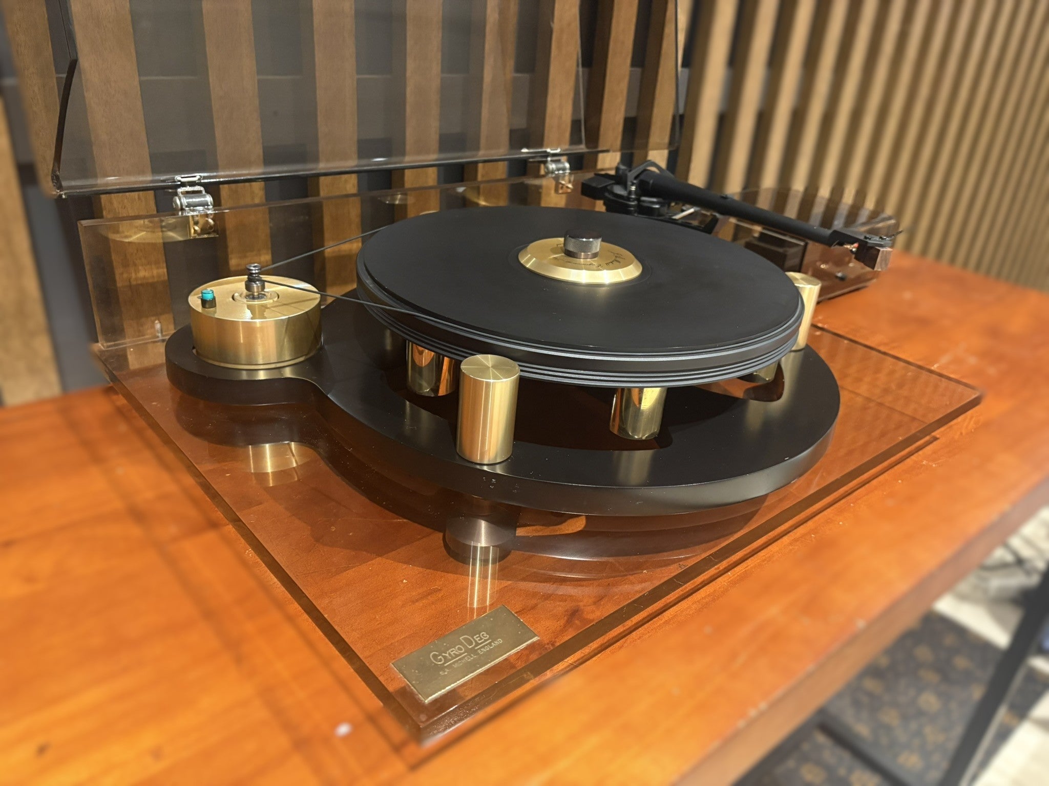 Michell GyroDec Turntable w Gyropower QC Power Supply and SME V Tonearm - Consignment